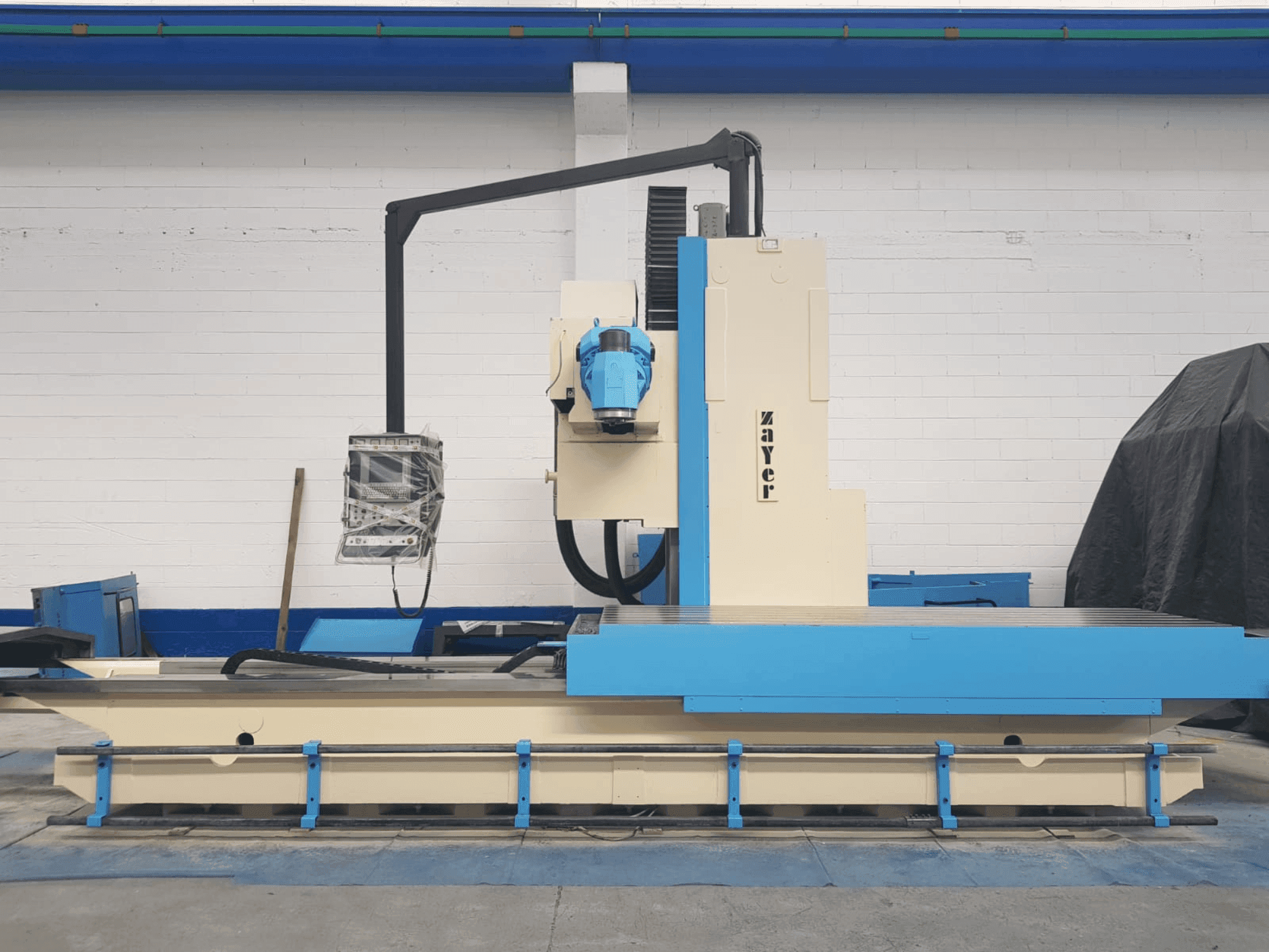 Koneen  Zayer 30KF 3000 etunäkymä