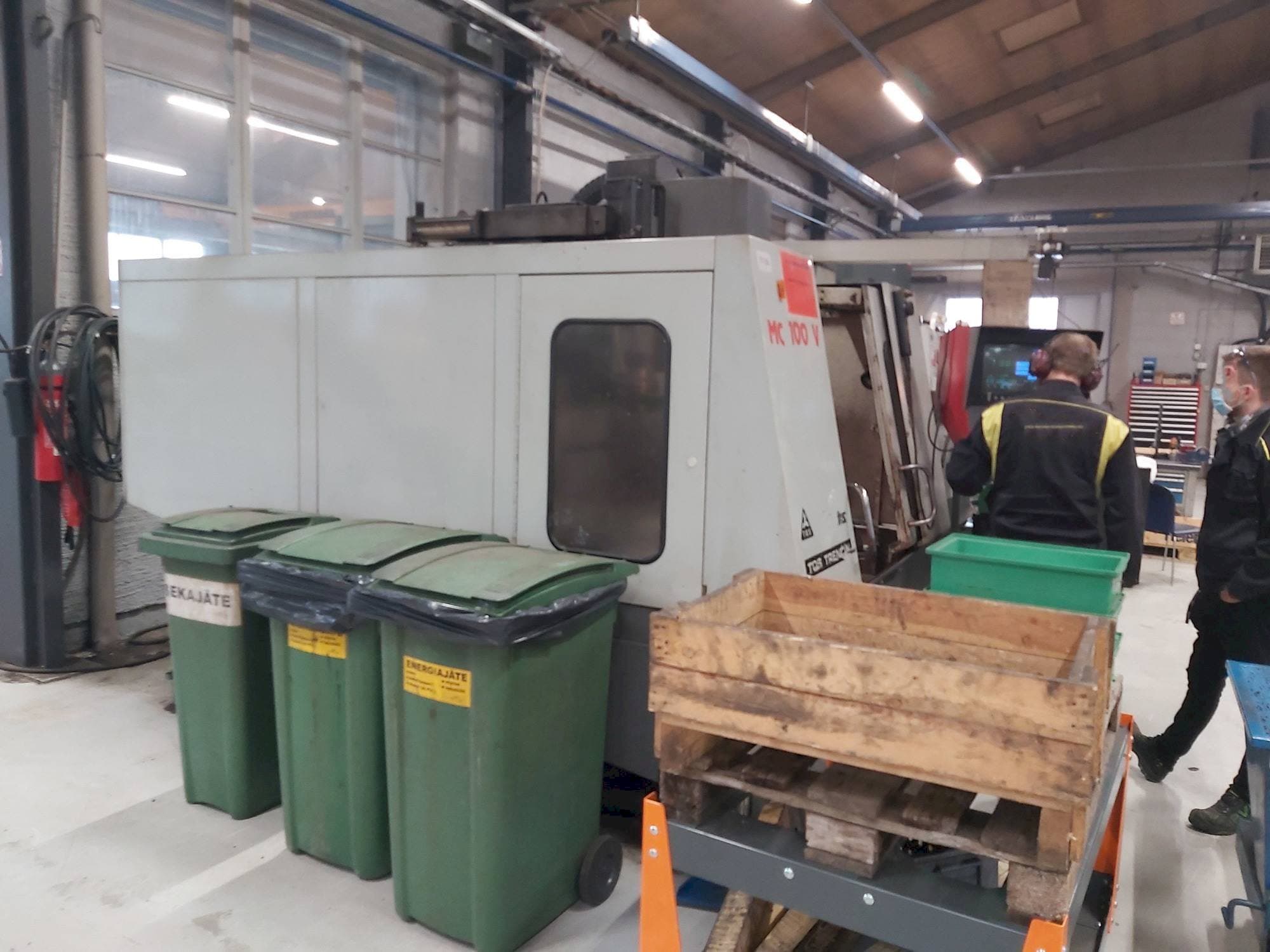 Koneen  TOS TRENCÍN MC 100 V etunäkymä