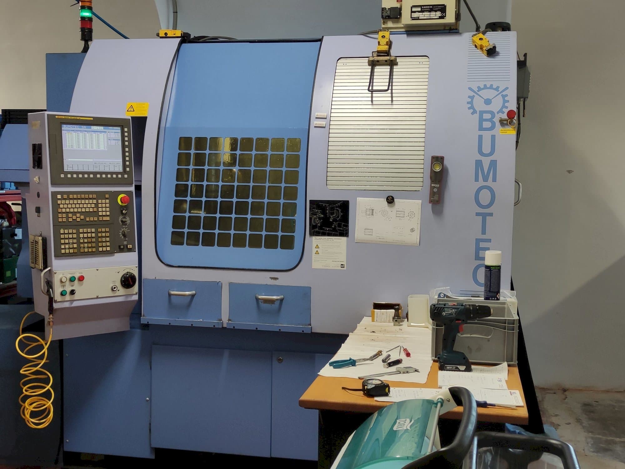 Koneen  Bumotec S-192FT etunäkymä