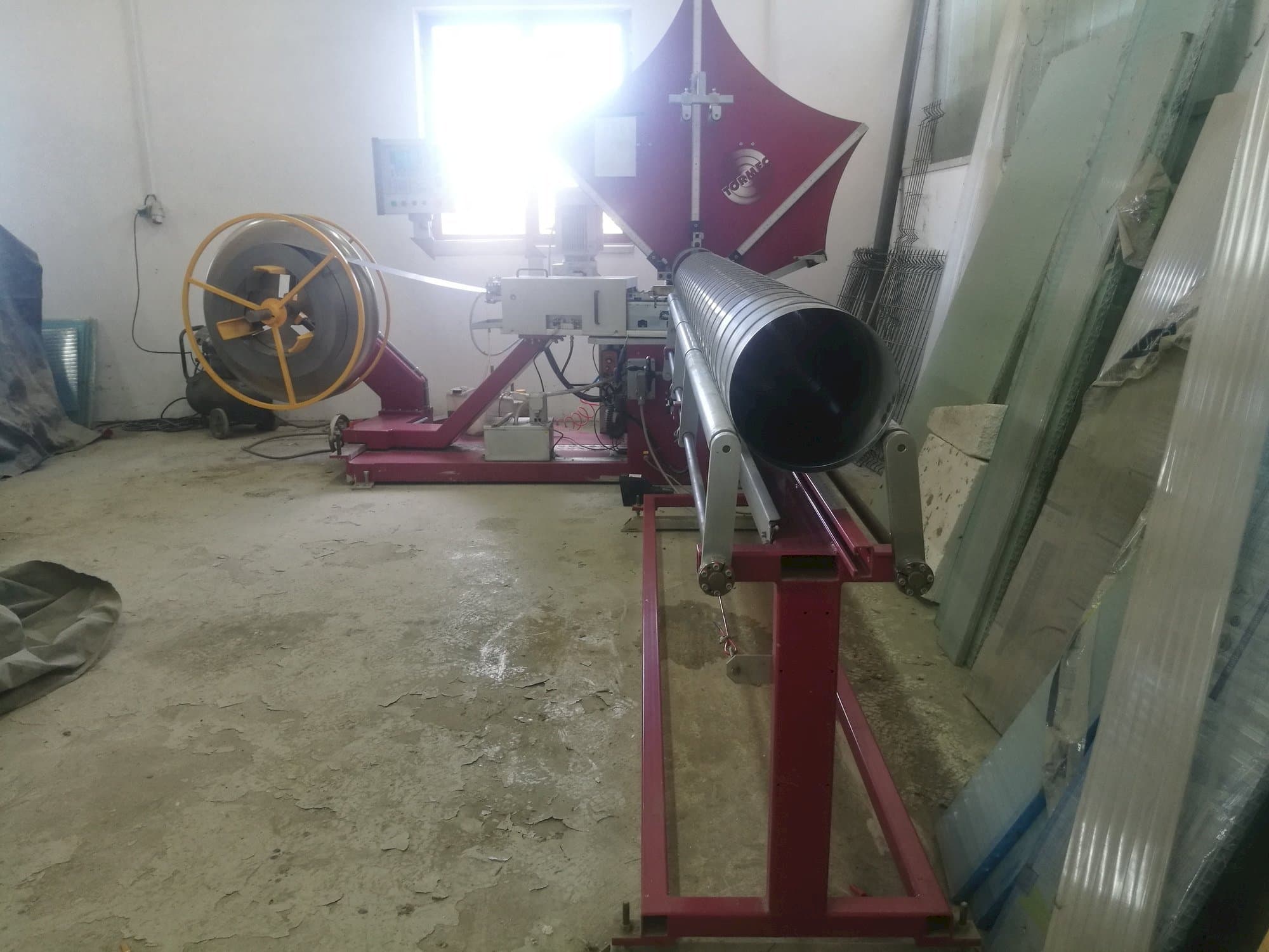 Koneen  Tormec Tubo-S etunäkymä