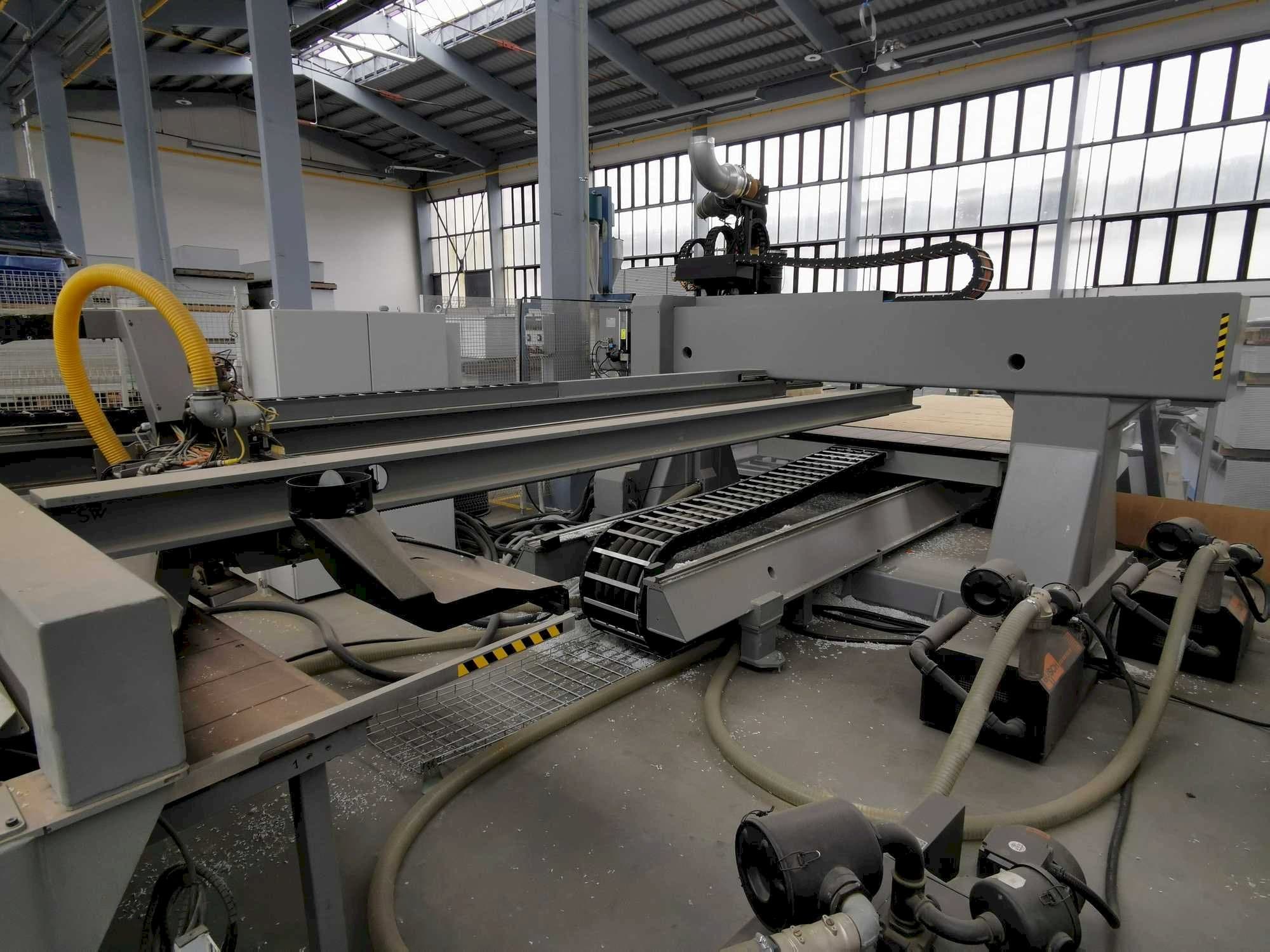 Koneen  BIESSE EXCEL NBC 712 X1-S etunäkymä