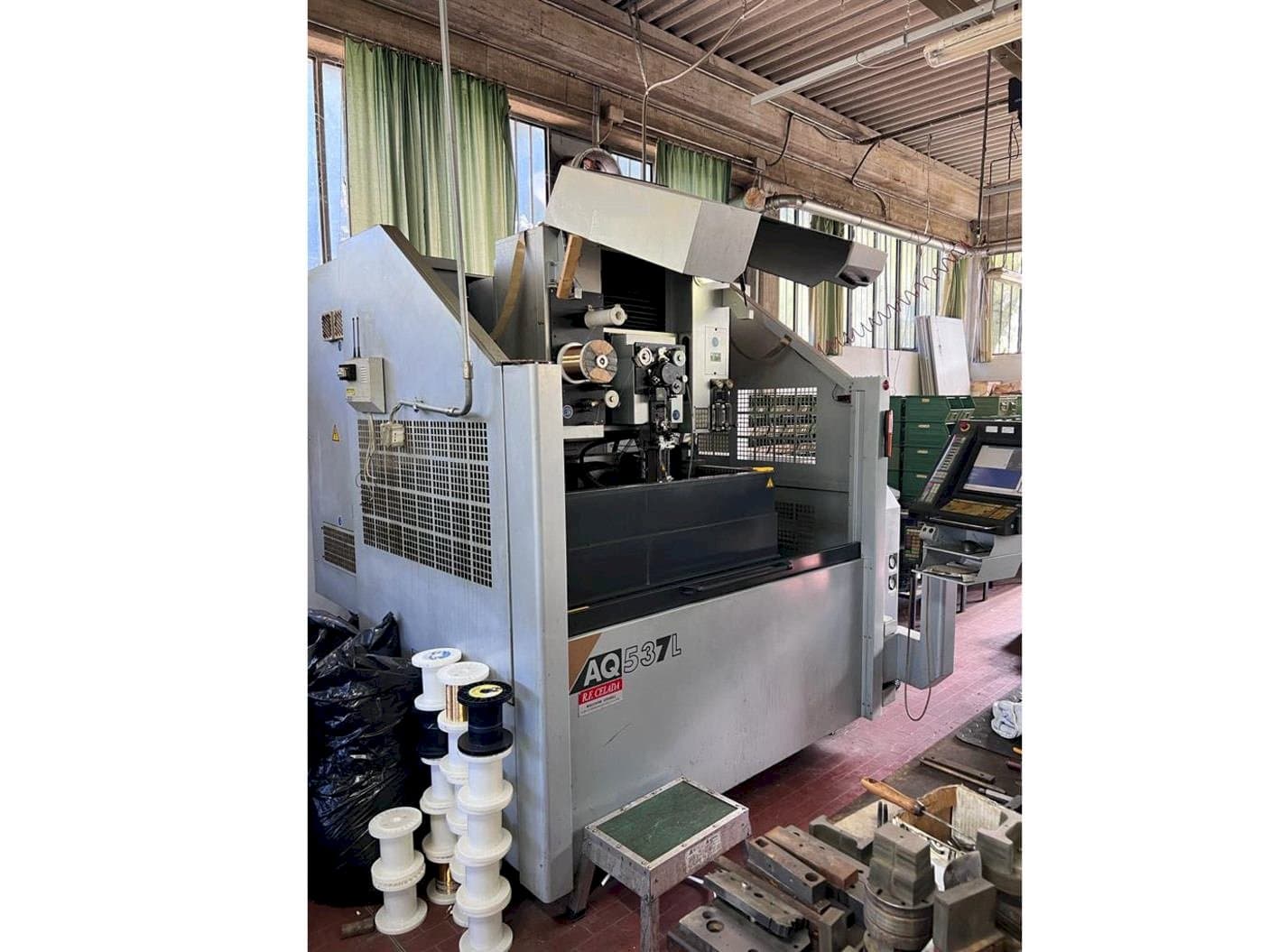 Koneen  Sodick AQ537L etunäkymä