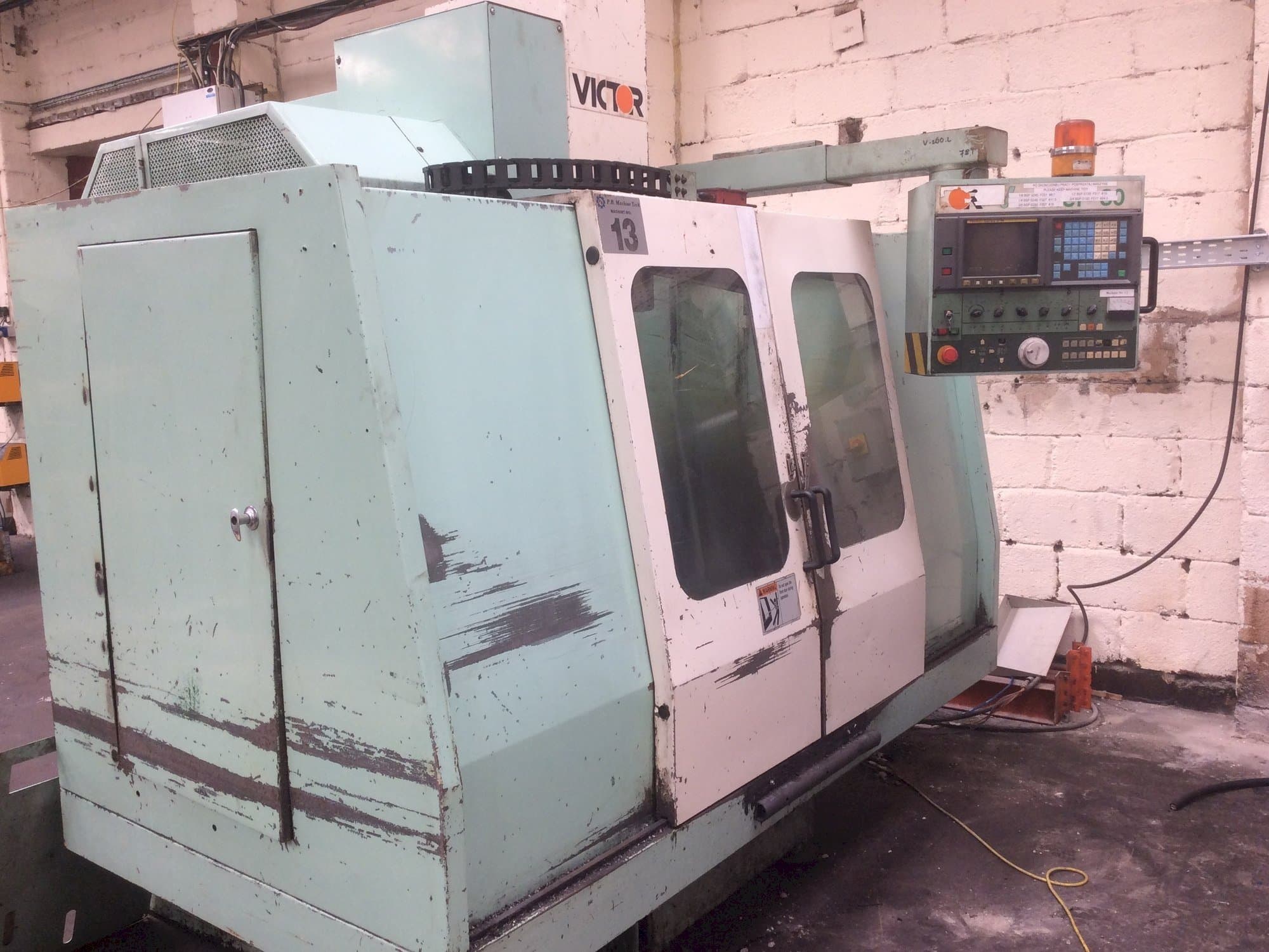 Koneen  Victor V Center-80 etunäkymä