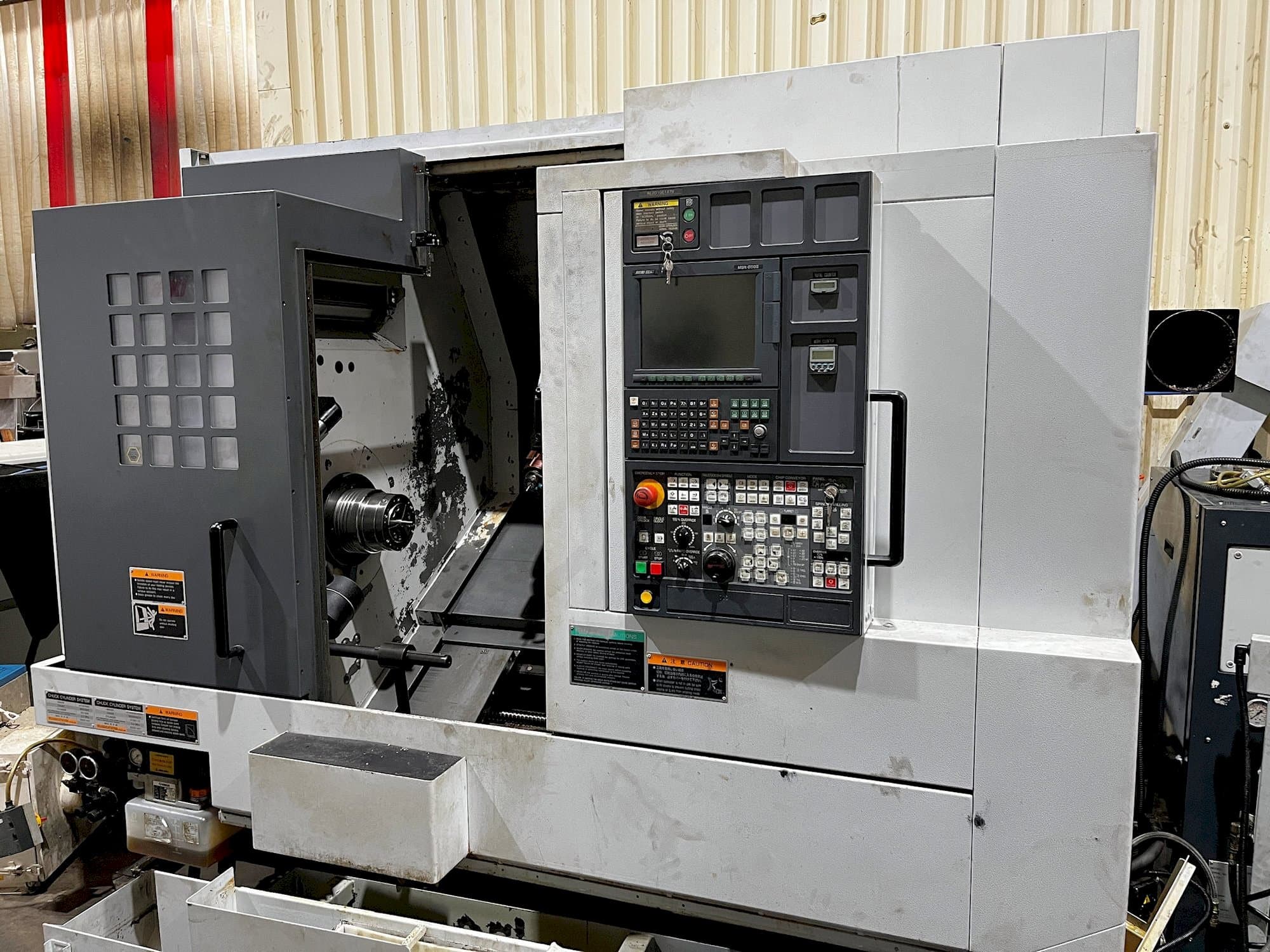 Koneen  MORI SEIKI NL 2000SY/500 etunäkymä