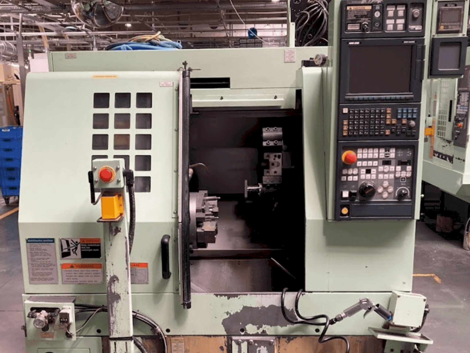 Koneen  MORI SEIKI CL2000B etunäkymä