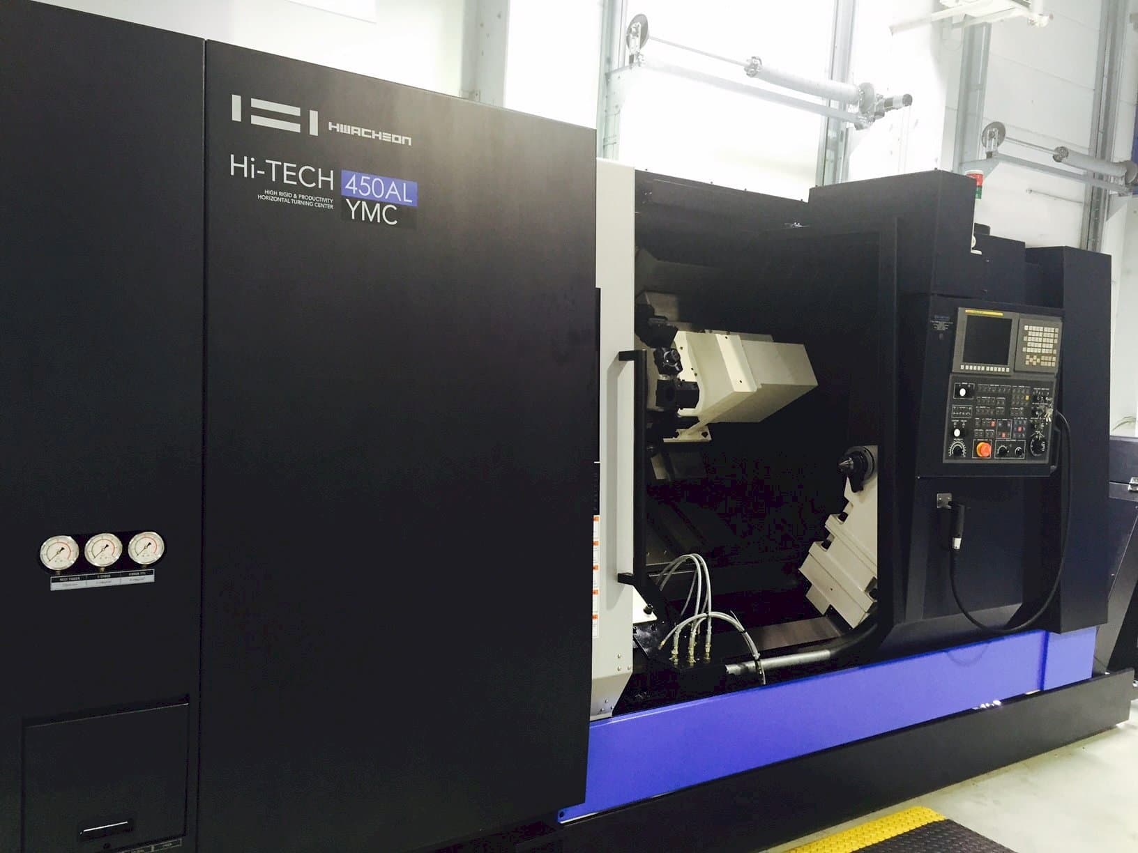 Koneen  HWACHEON HI-TECH 450AL YMC etunäkymä