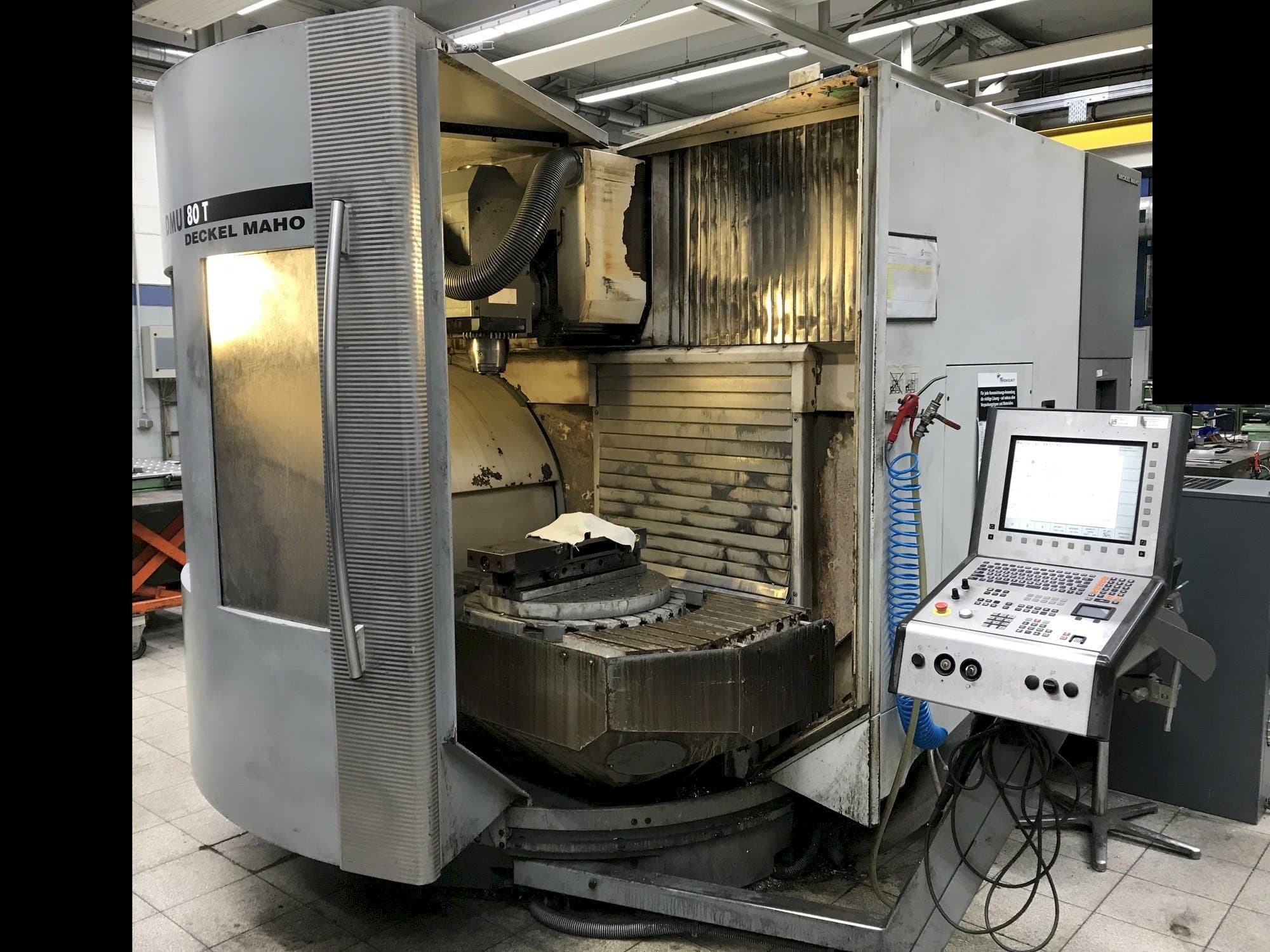 Koneen  DECKEL MAHO DMU 80 T etunäkymä