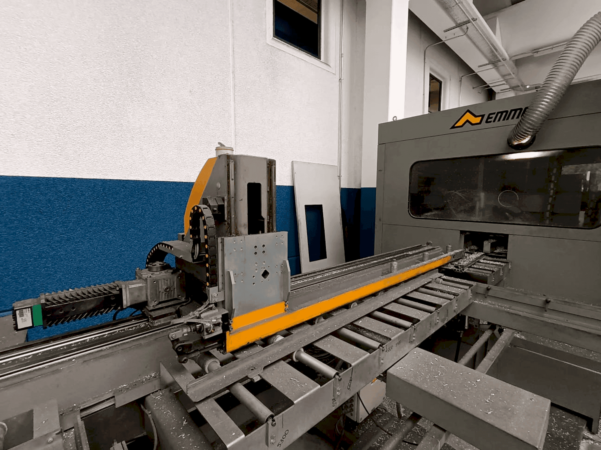 Koneen  Emmegi Quadra etunäkymä