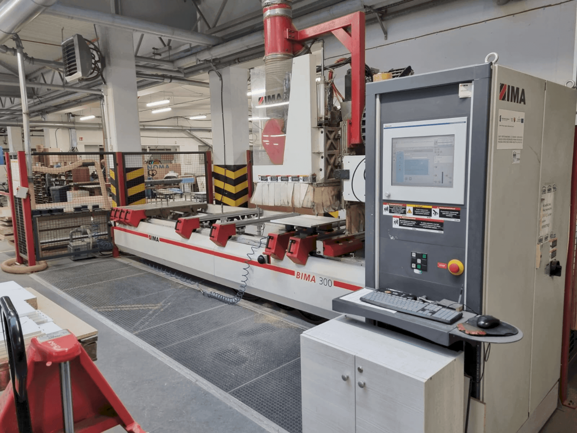 Koneen  IMA BIMA 300 etunäkymä