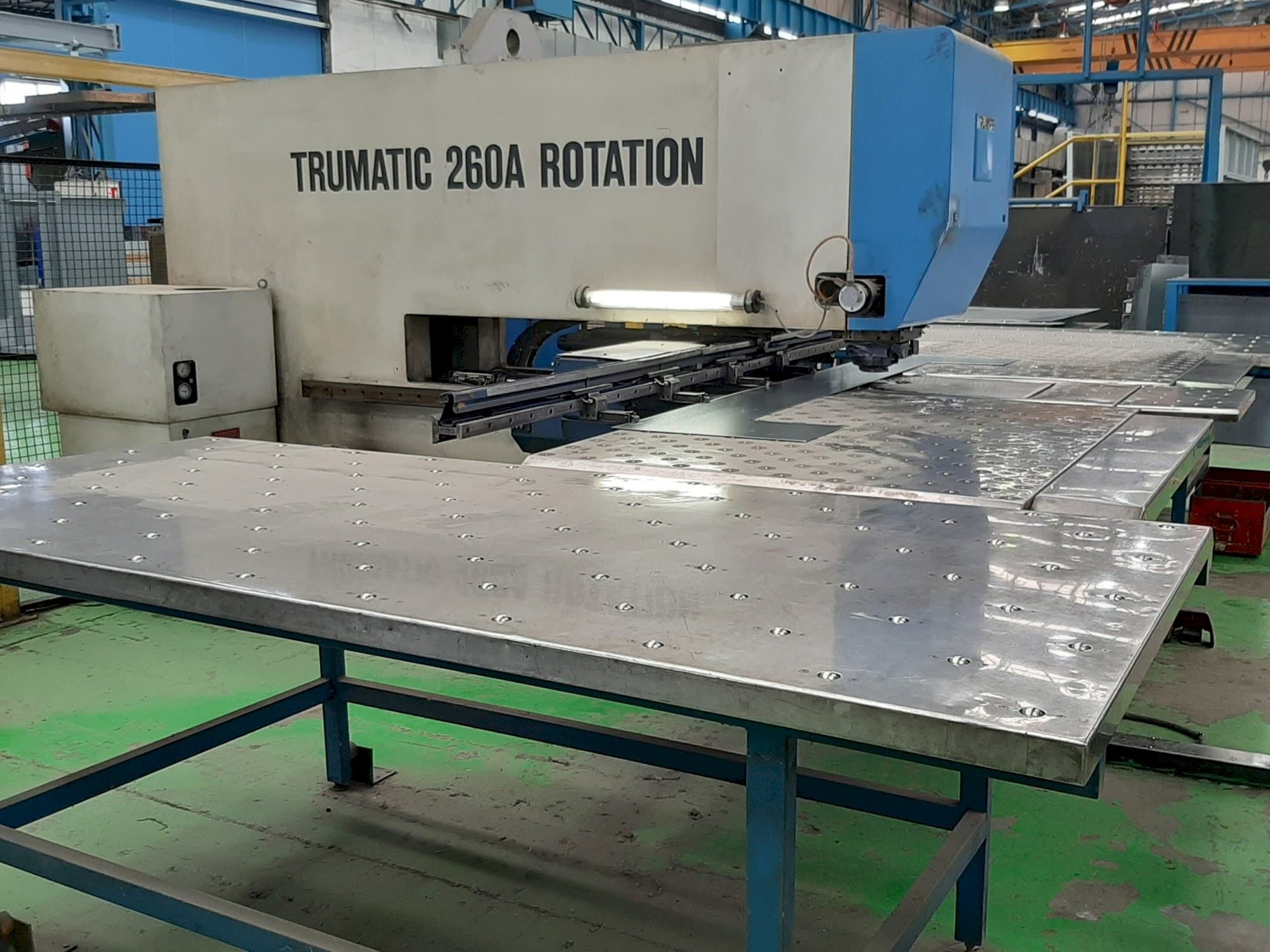 Koneen  Trumpf Trumatic 260A Rotation etunäkymä