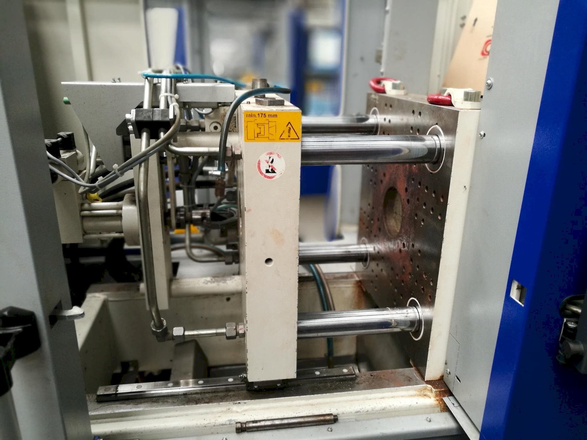 Koneen  Krauss Maffei KM 35-55 CX etunäkymä