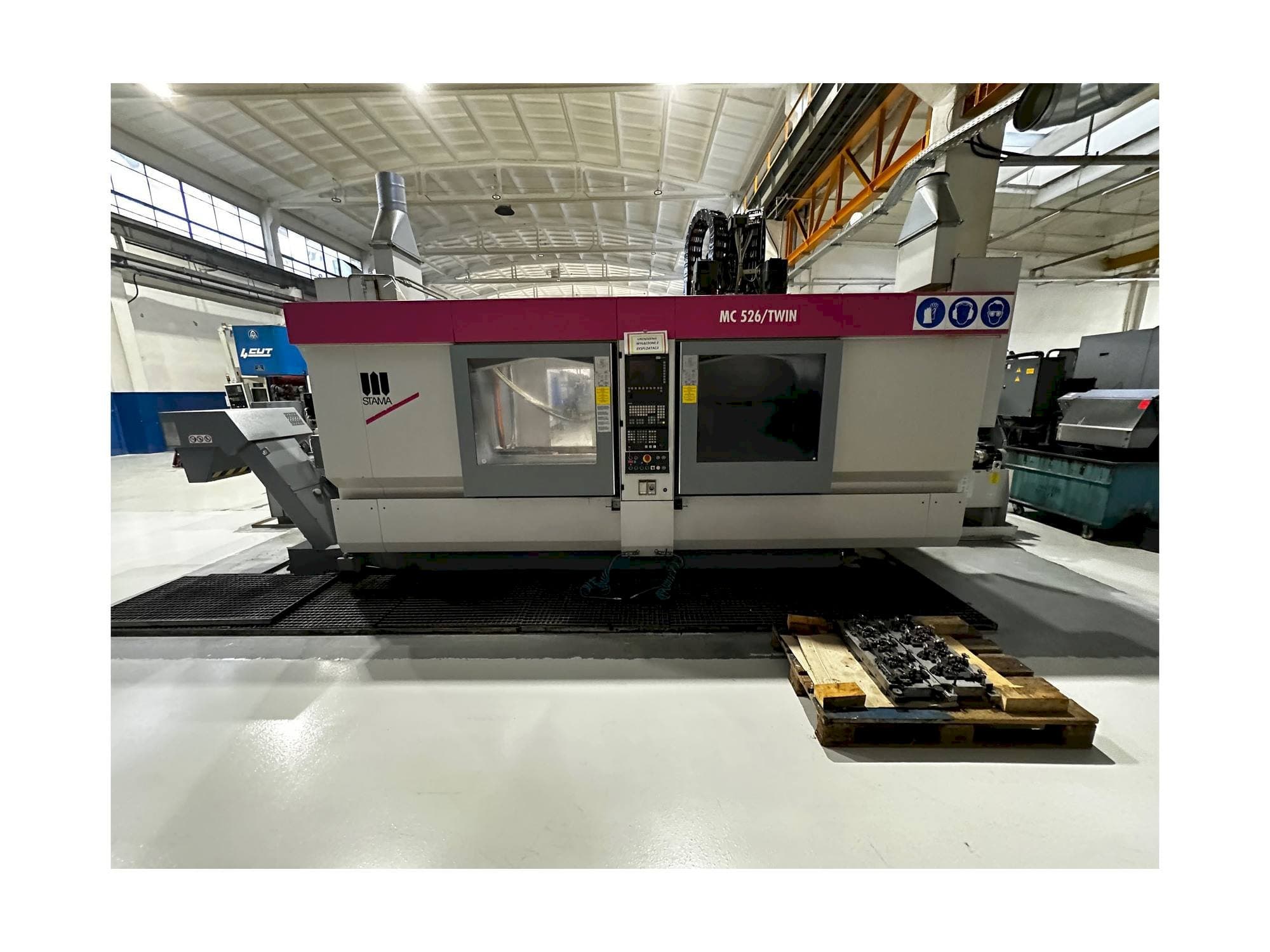 Koneen  STAMA MC 526 / TWIN etunäkymä