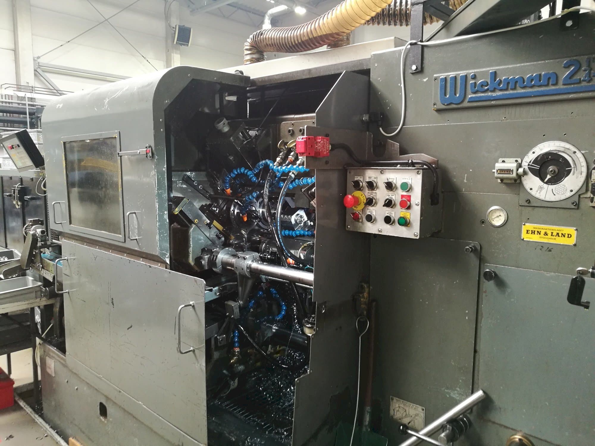 Koneen  Wickman 2  1/4"-6 etunäkymä