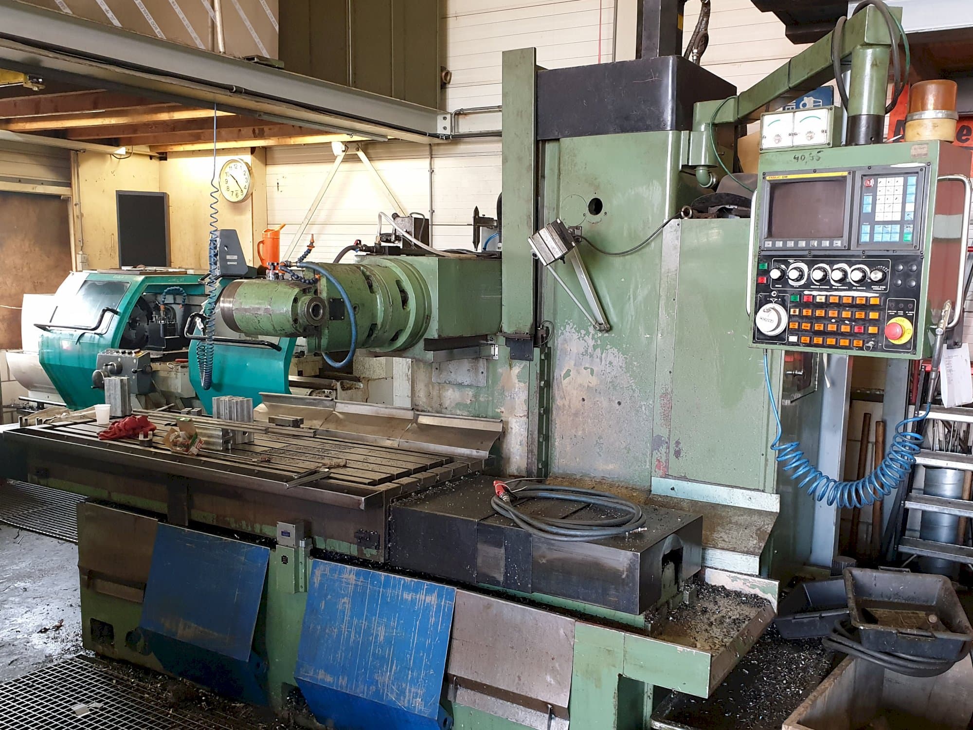 Koneen  YCM etunäkymä X 1800