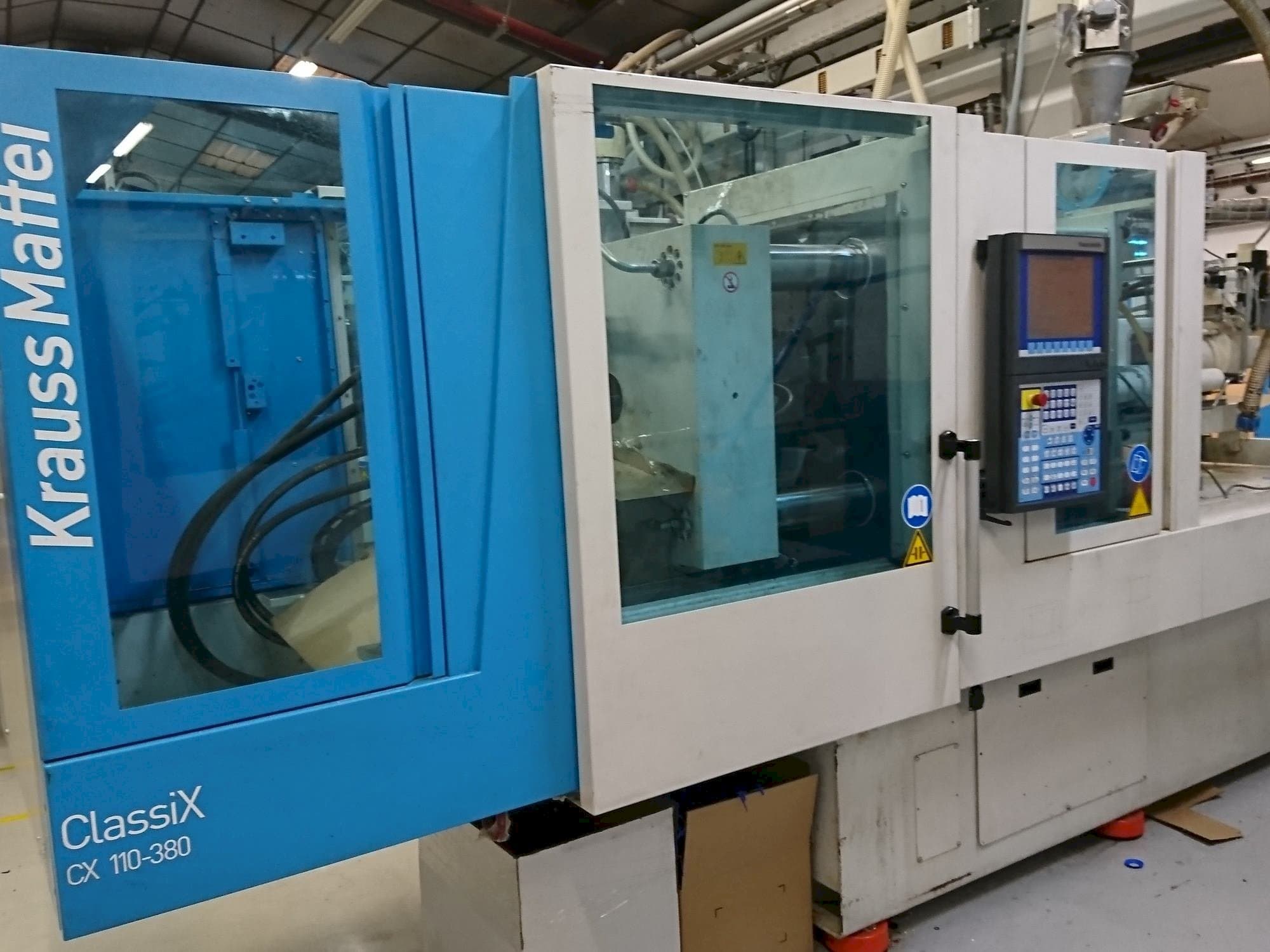 Koneen  Krauss Maffei 110-380 CX etunäkymä