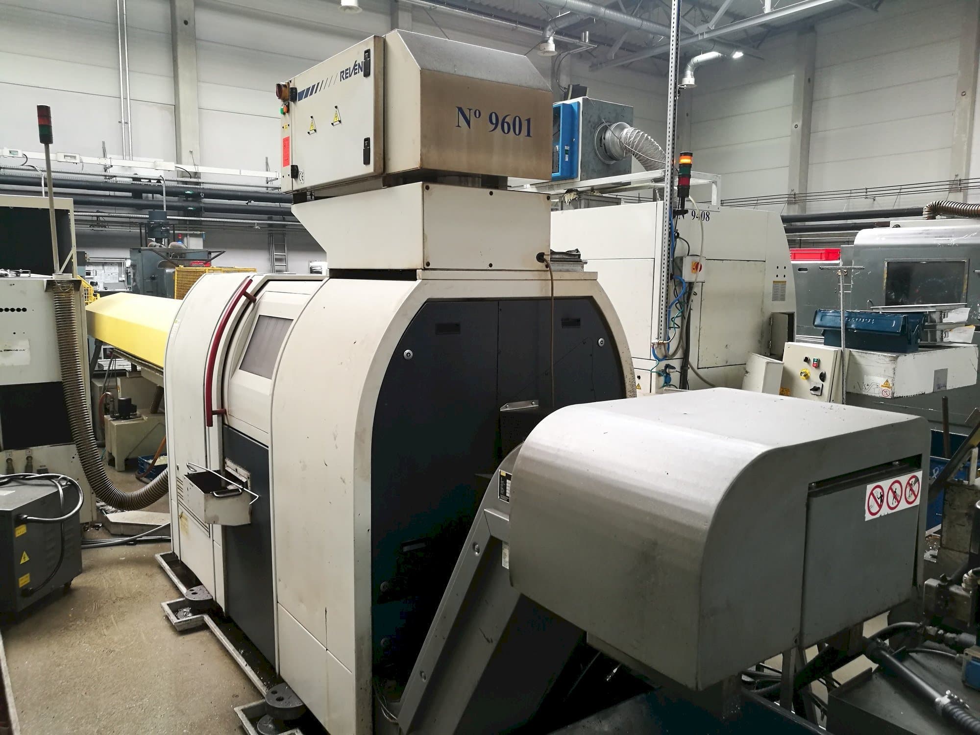 Koneen  TRAUB TNL 16/26 etunäkymä