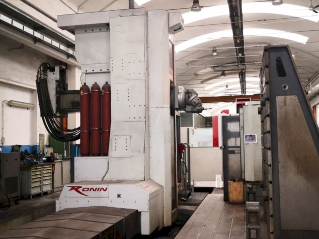 Koneen  FPT Ronin etunäkymä