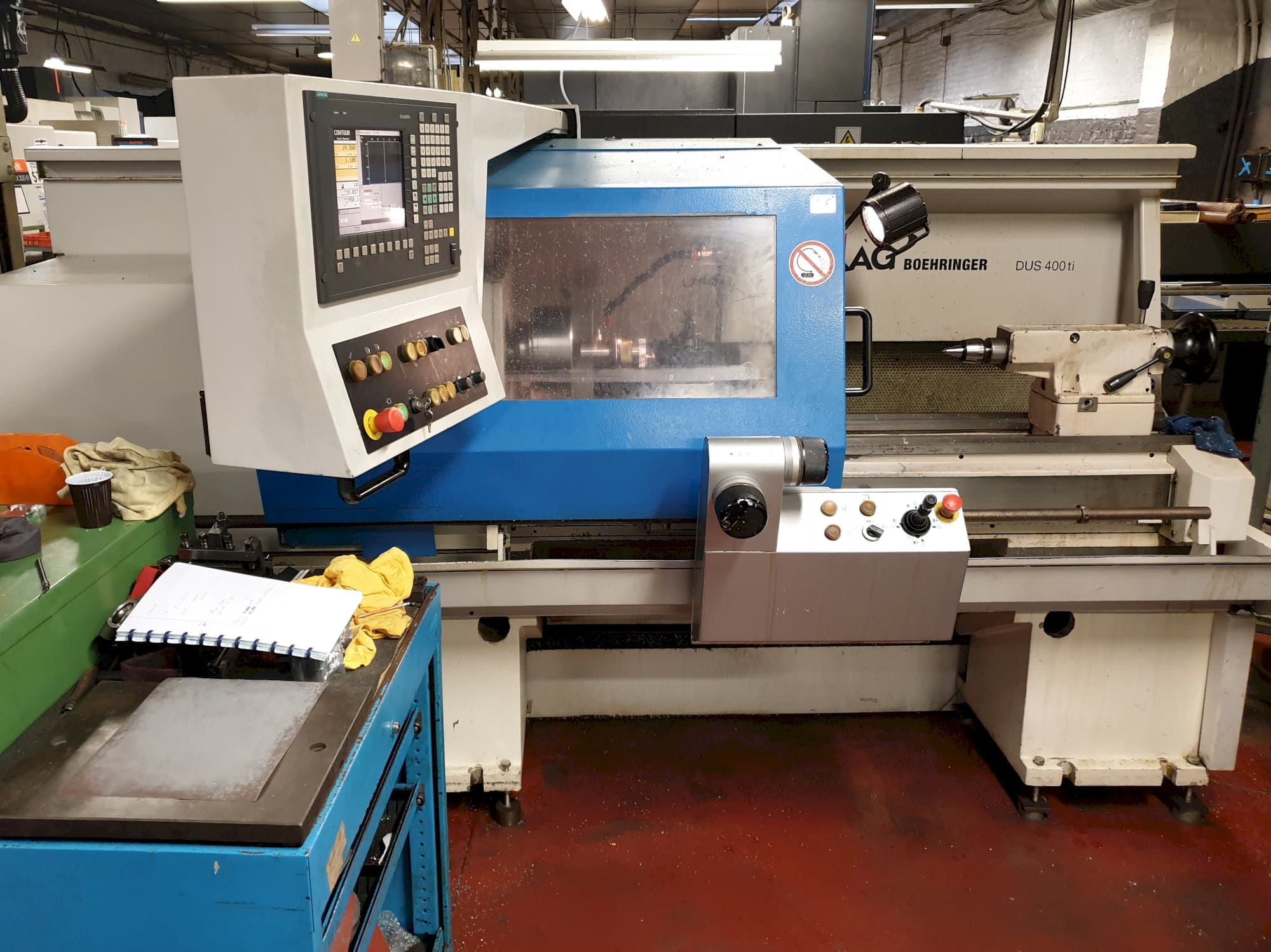 Koneen  BOEHRINGER etunäkymä DUS 400 ti