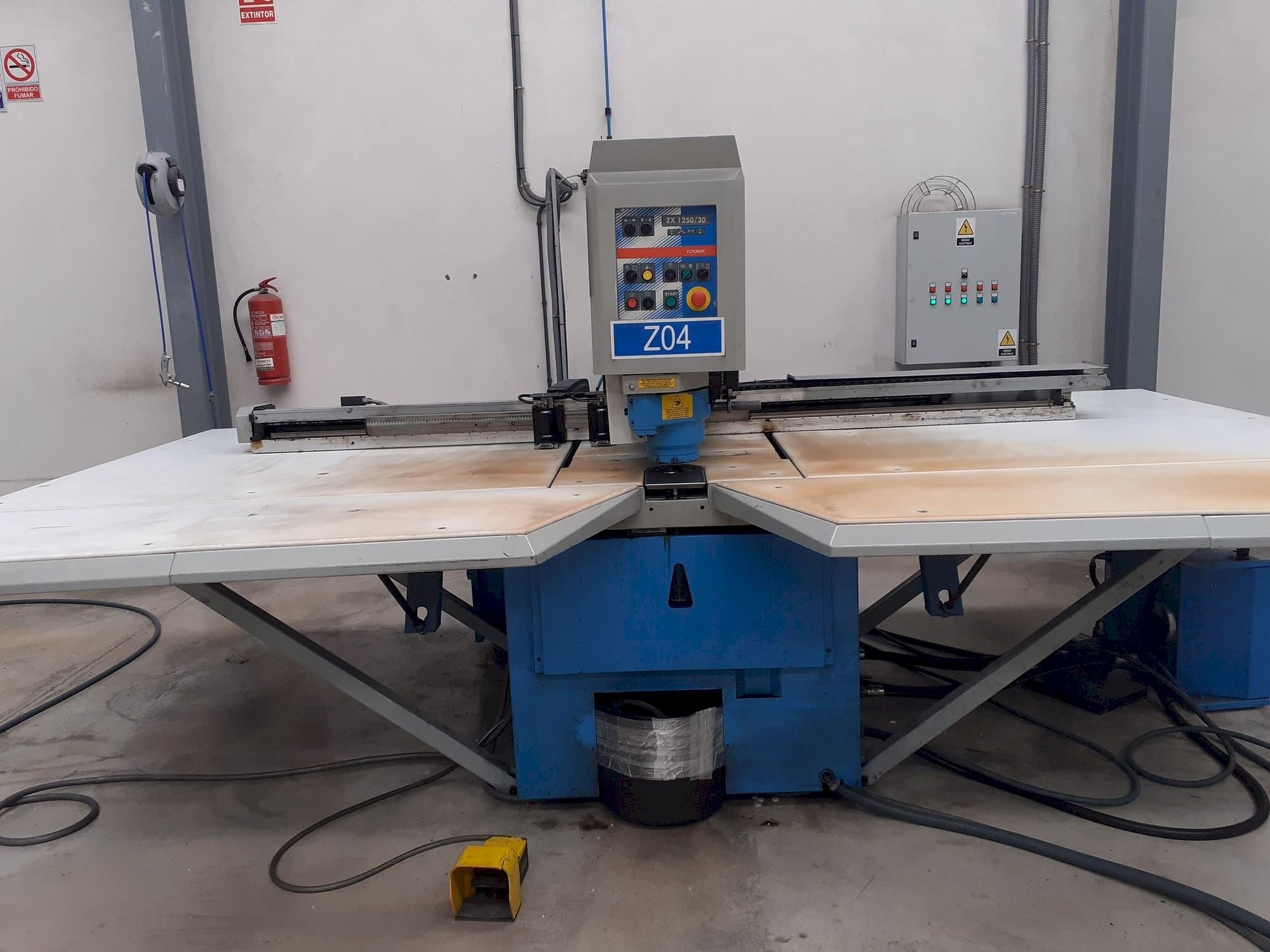 Koneen  Euromac ZX125-30 etunäkymä