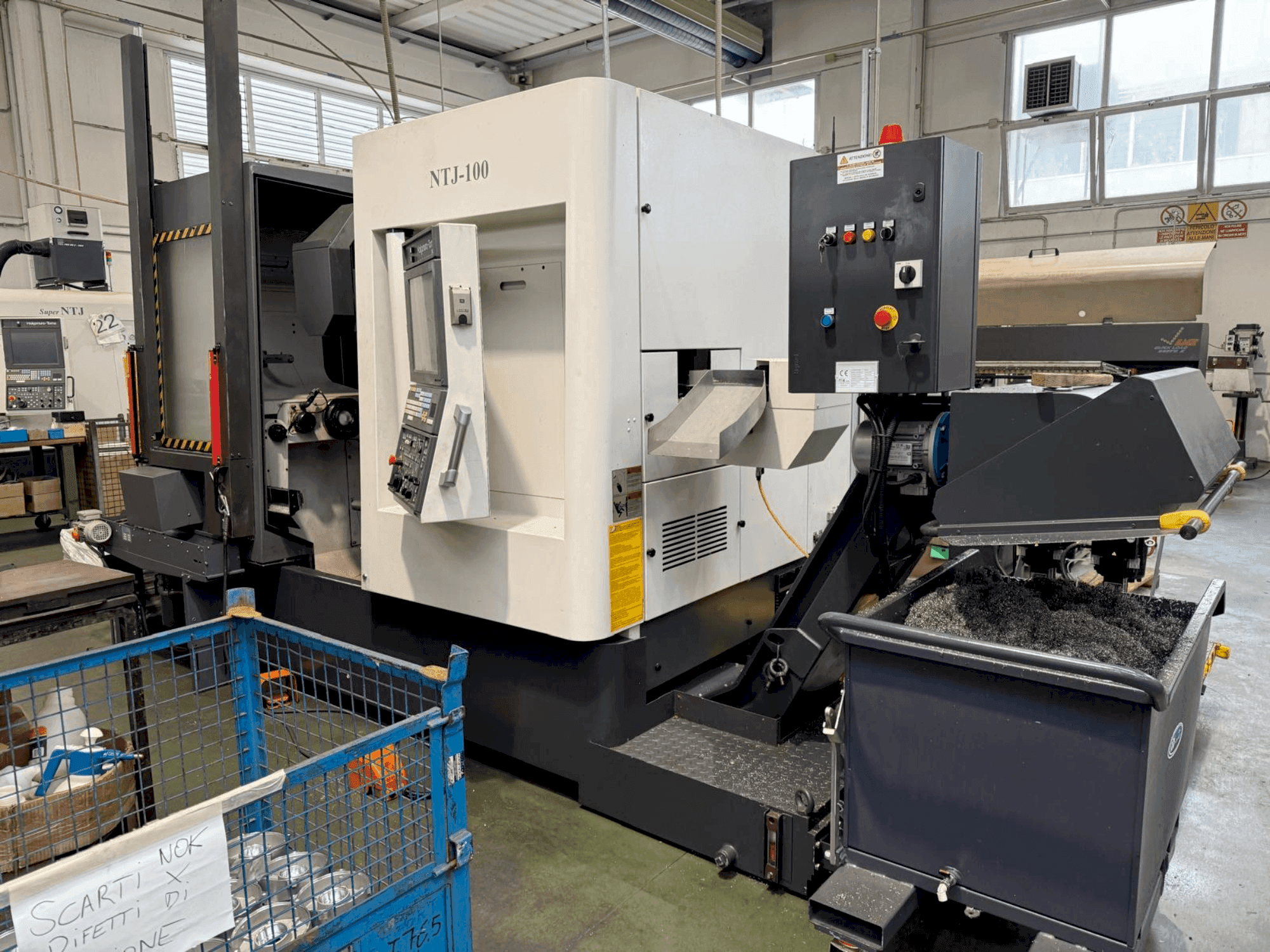 Koneen  NAKAMURA Super NTJ100 etunäkymä