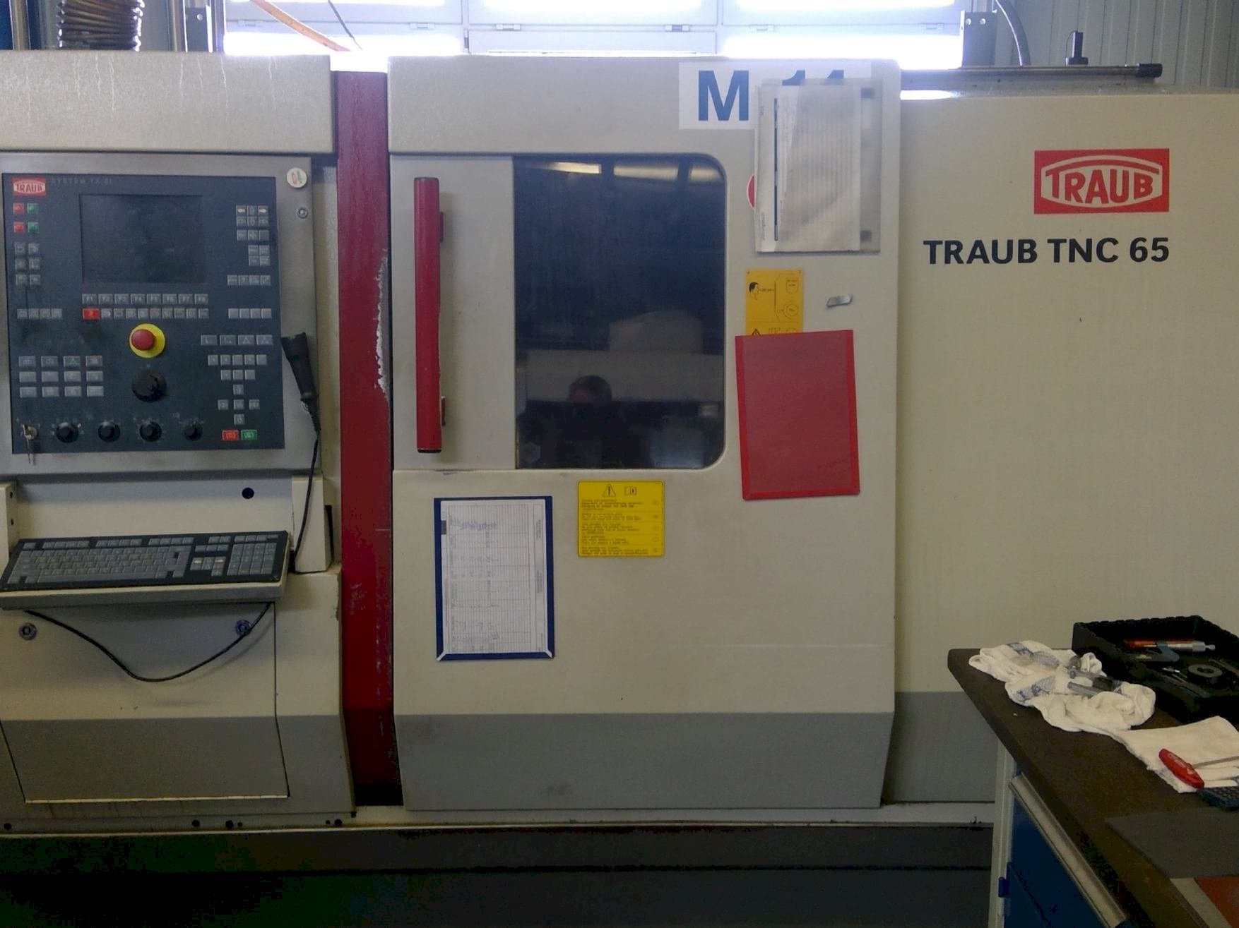 Koneen  TRAUB TNC 42/65 etunäkymä