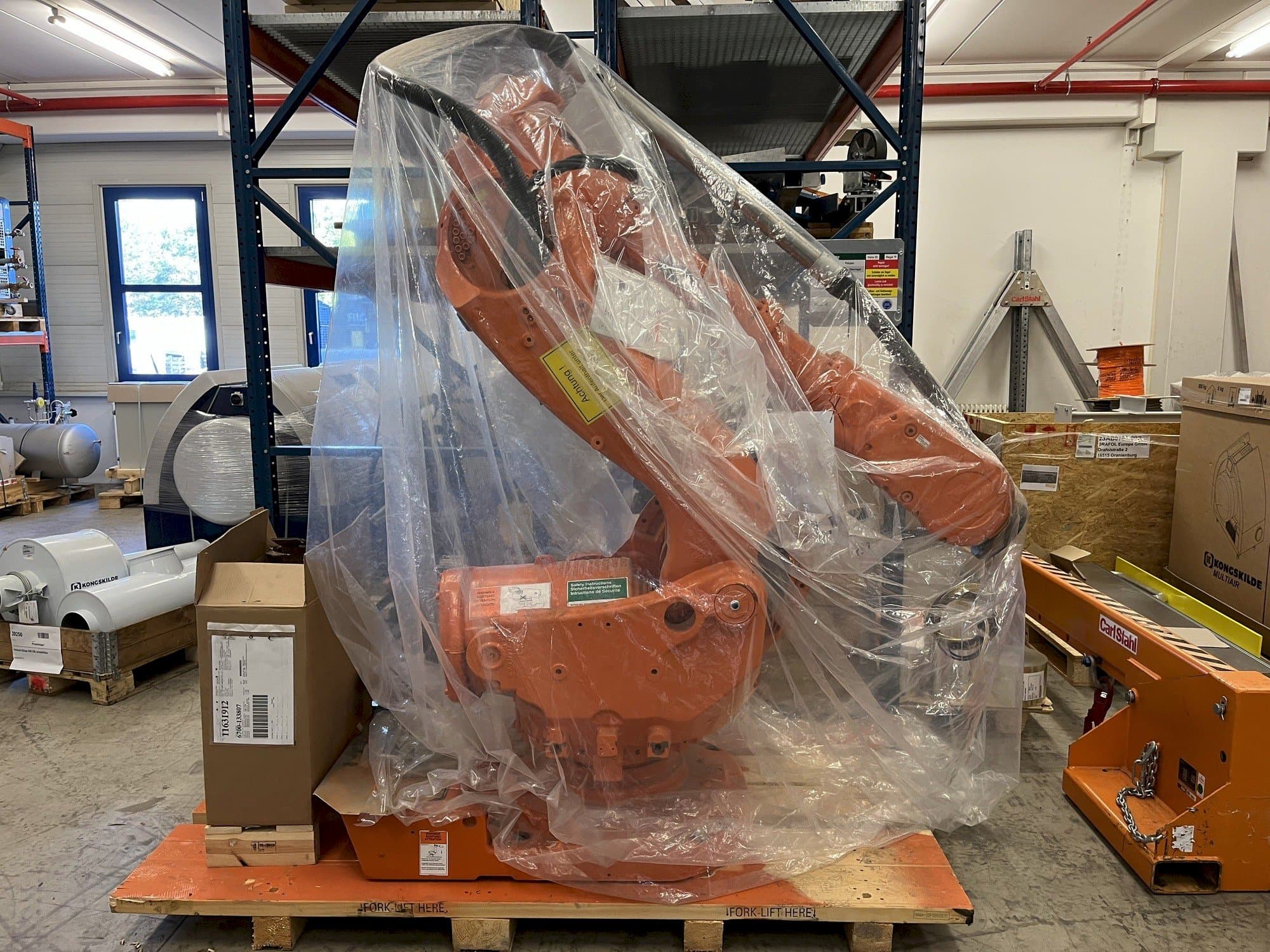 Koneen  ABB IRB 6600 M2004 etunäkymä