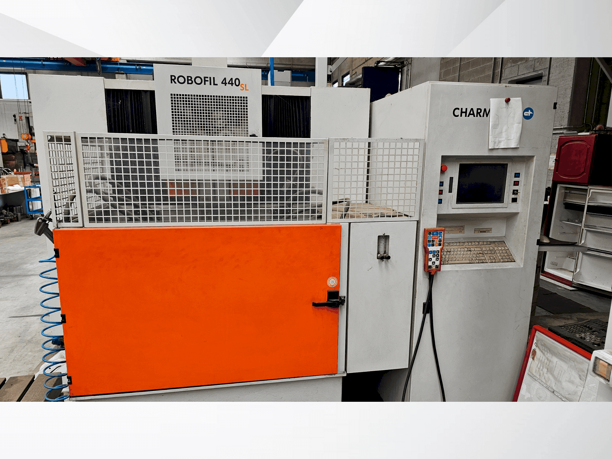 Koneen  CHARMILLES Robofil 440SL etunäkymä