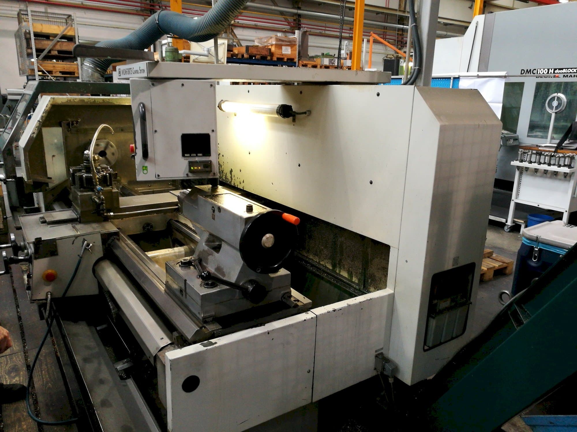 Koneen  Monforts KNC 6 etunäkymä