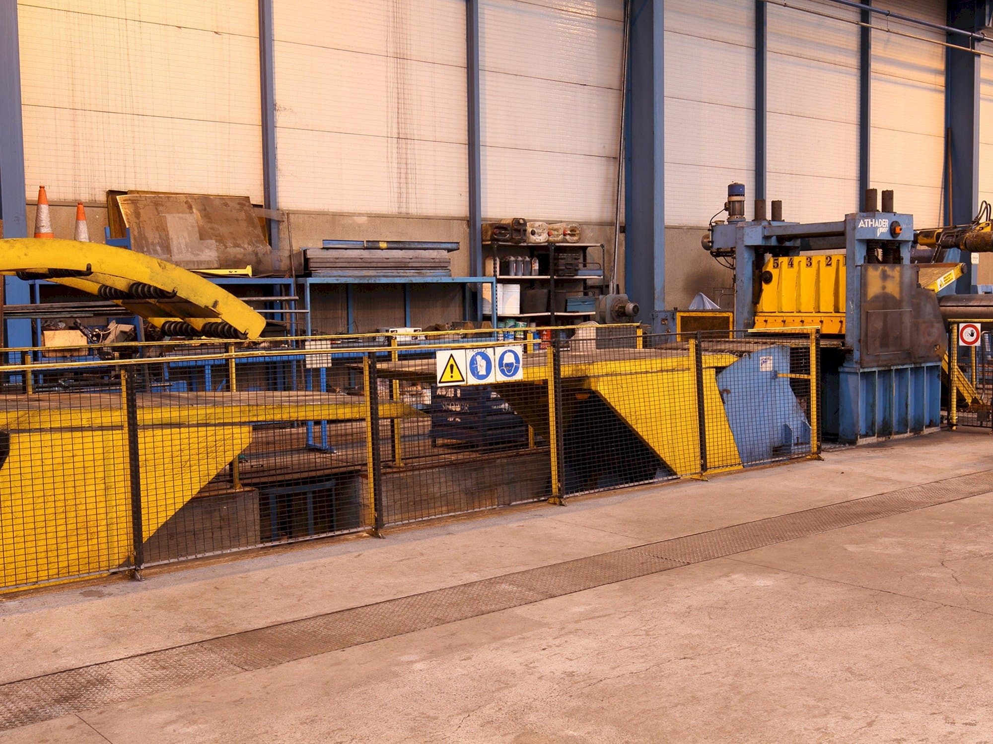 Koneen  ATHADER J21 etunäkymä