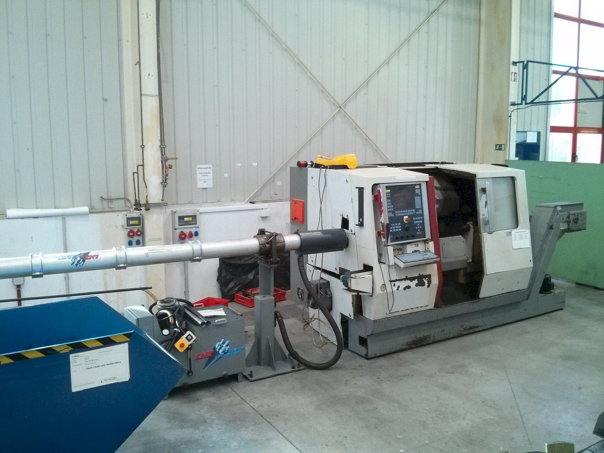 Koneen  TRAUB TNA 300 etunäkymä