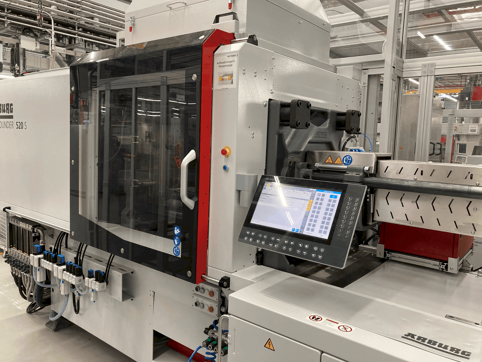 Koneen  Arburg Allrounder 520 S 1600-400 etunäkymä