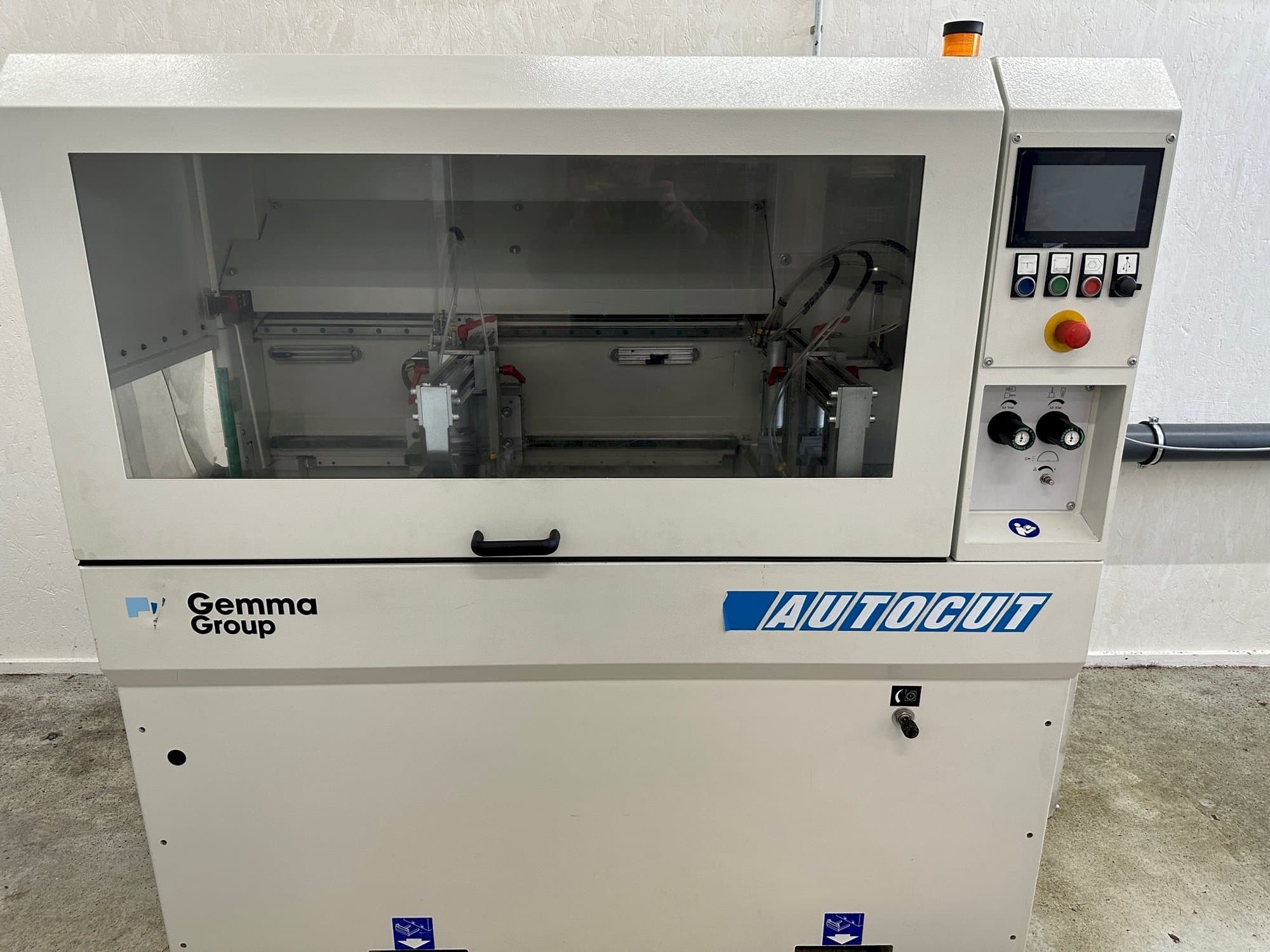 Koneen  Autocut 550 etunäkymä