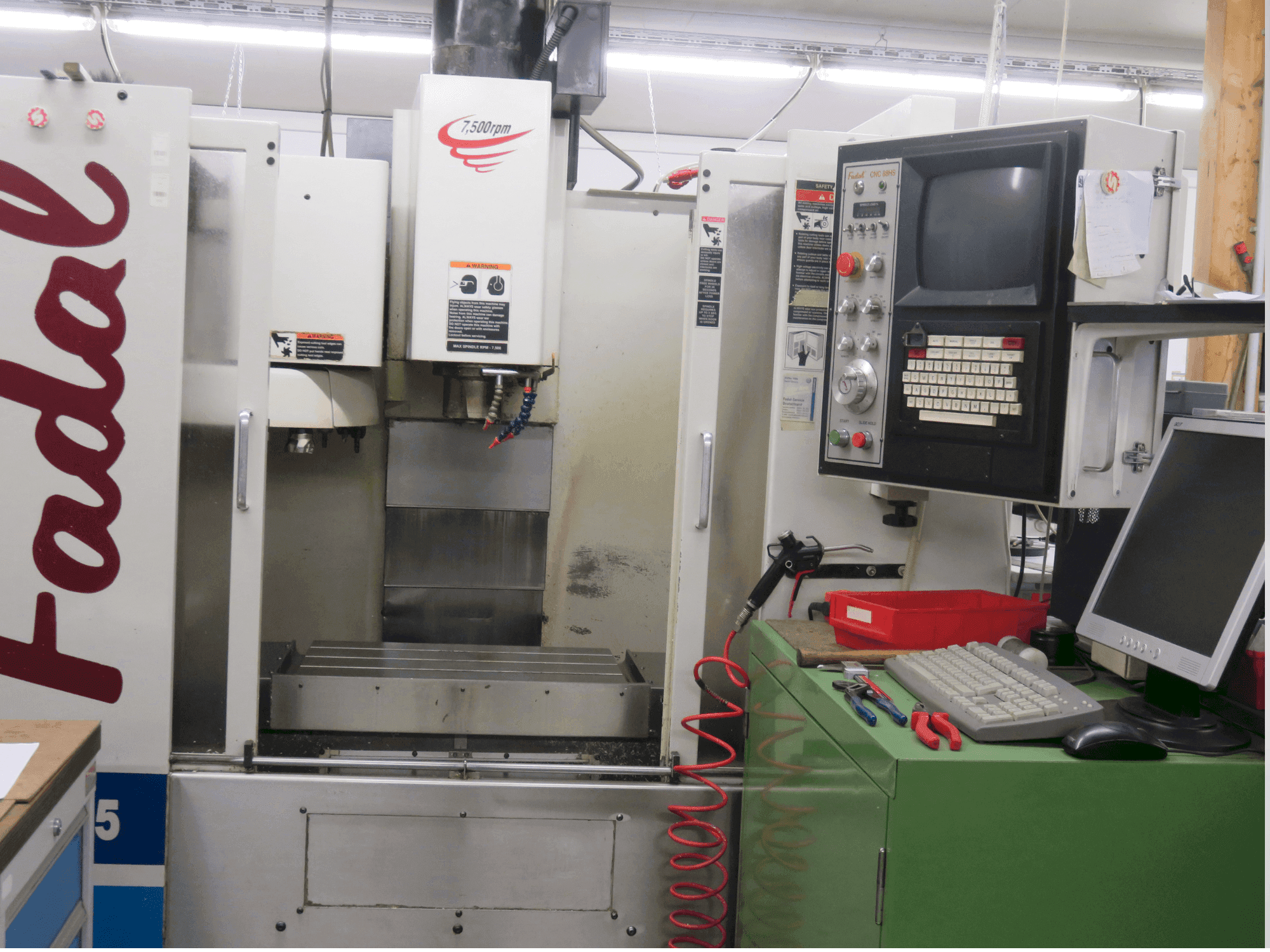 Koneen  FADAL VMC 15 etunäkymä