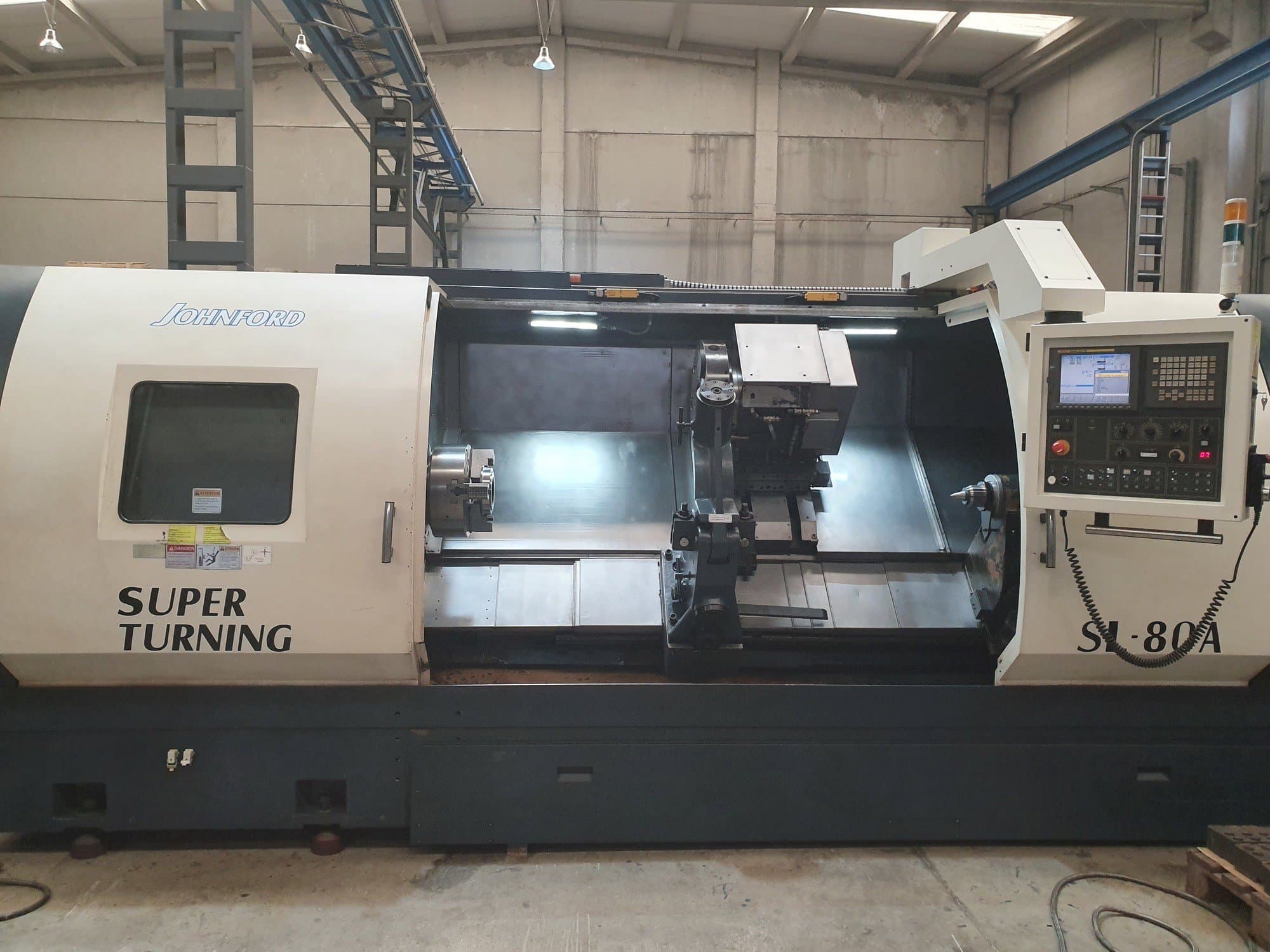 Koneen  Johnford SL-80A etunäkymä