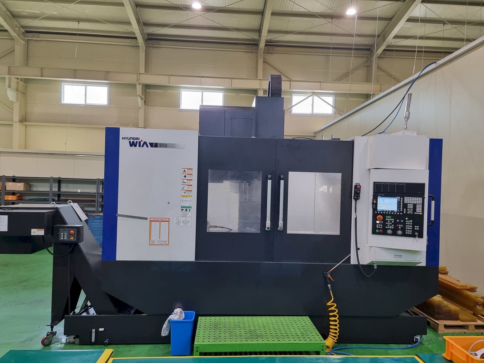 Koneen  Hyundai Wia F850 etunäkymä