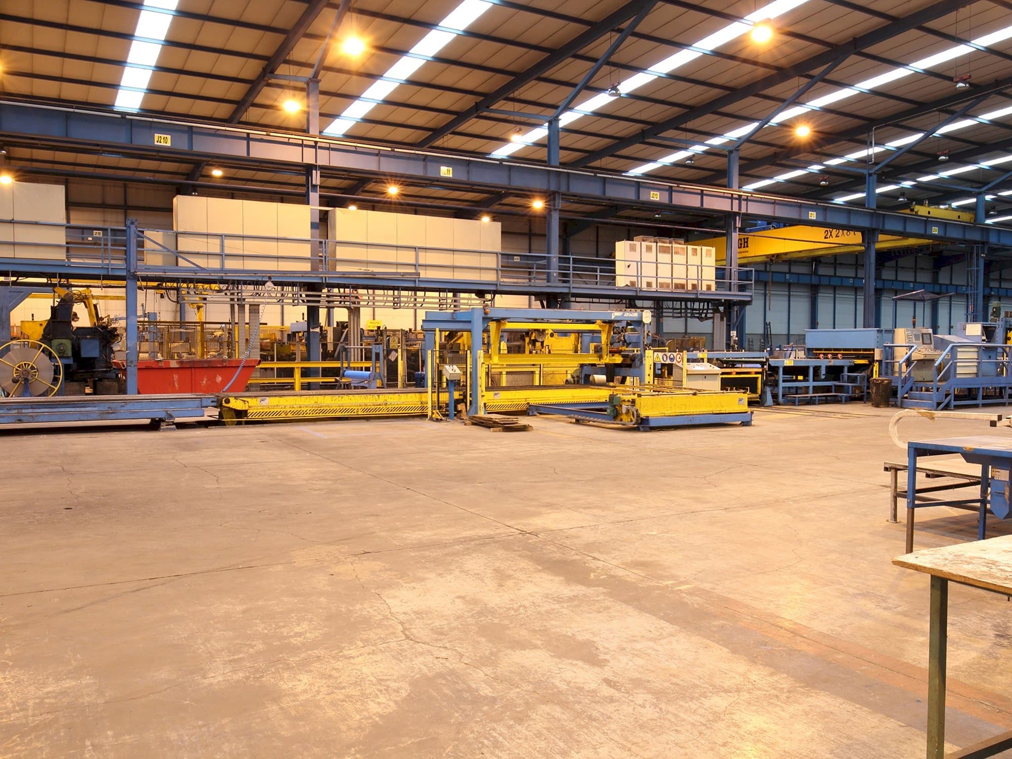 Koneen  ATHADER J23 etunäkymä