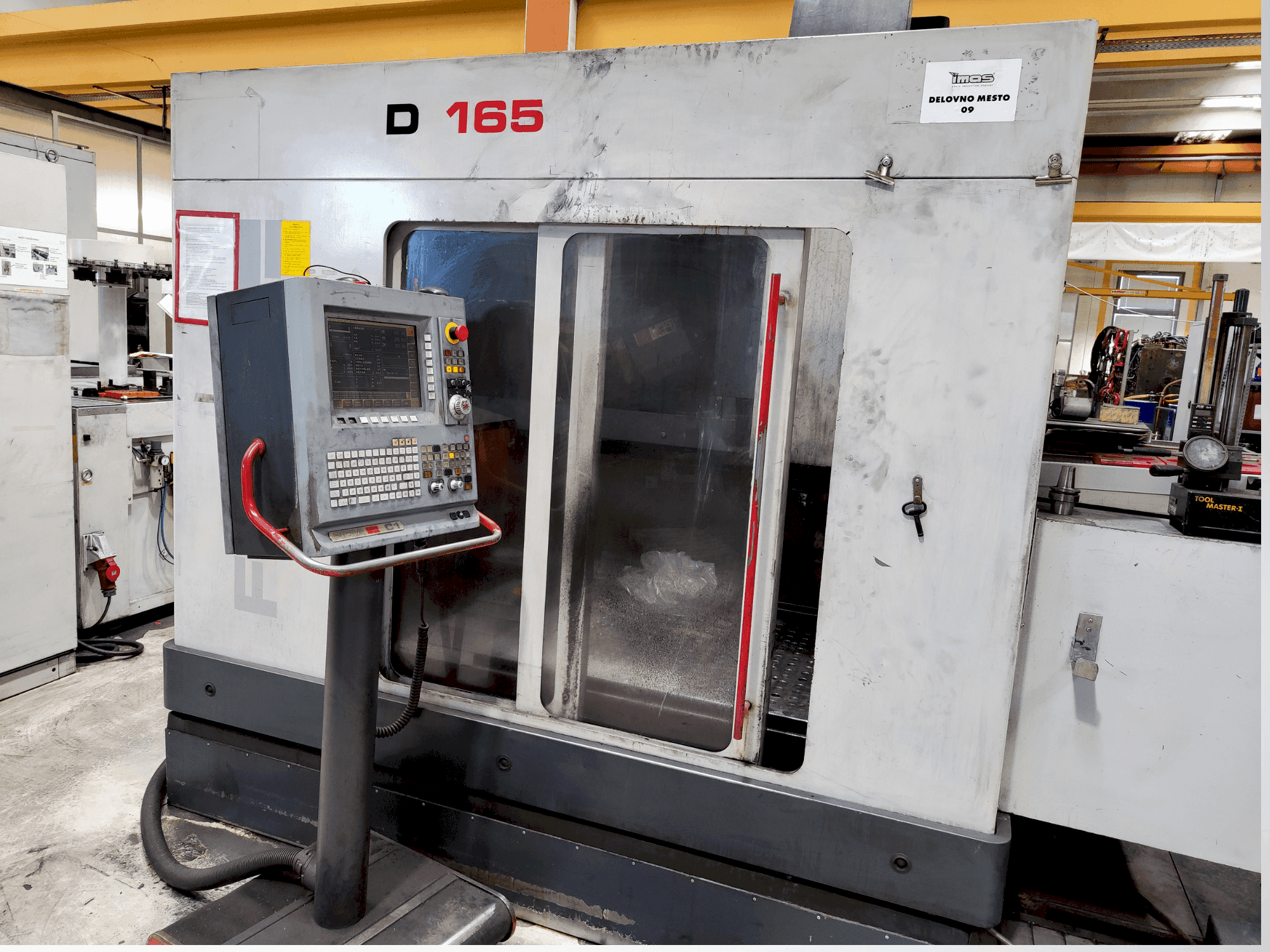 Koneen  Fidia D165 3A etunäkymä