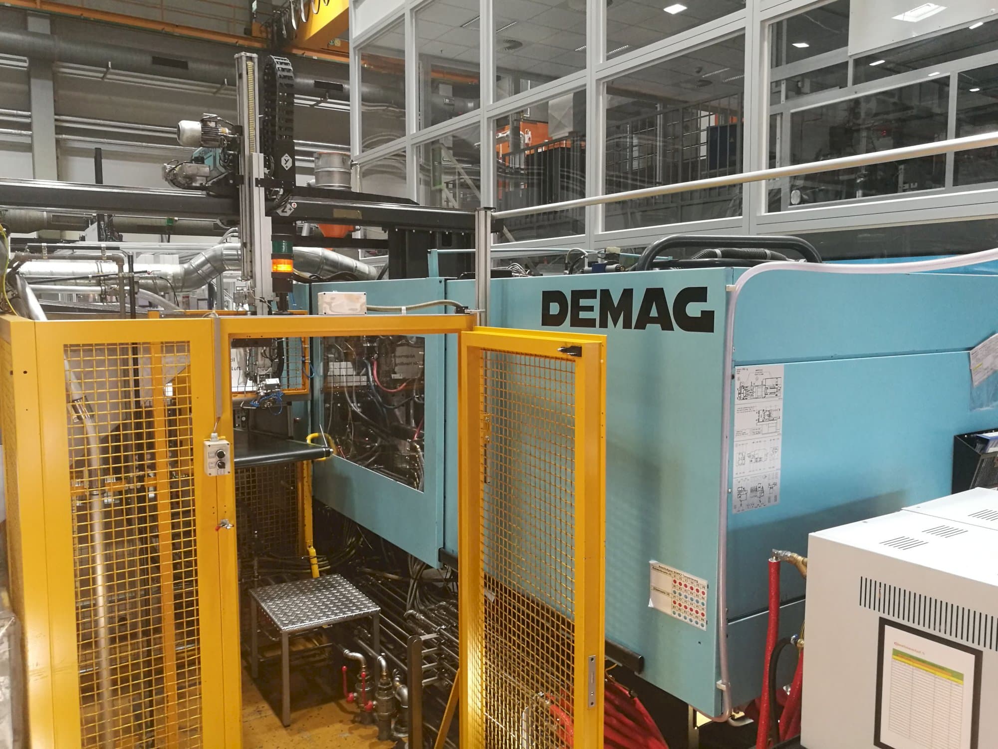 Koneen  DEMAG yksityiskohdat Ergotech 330-2300