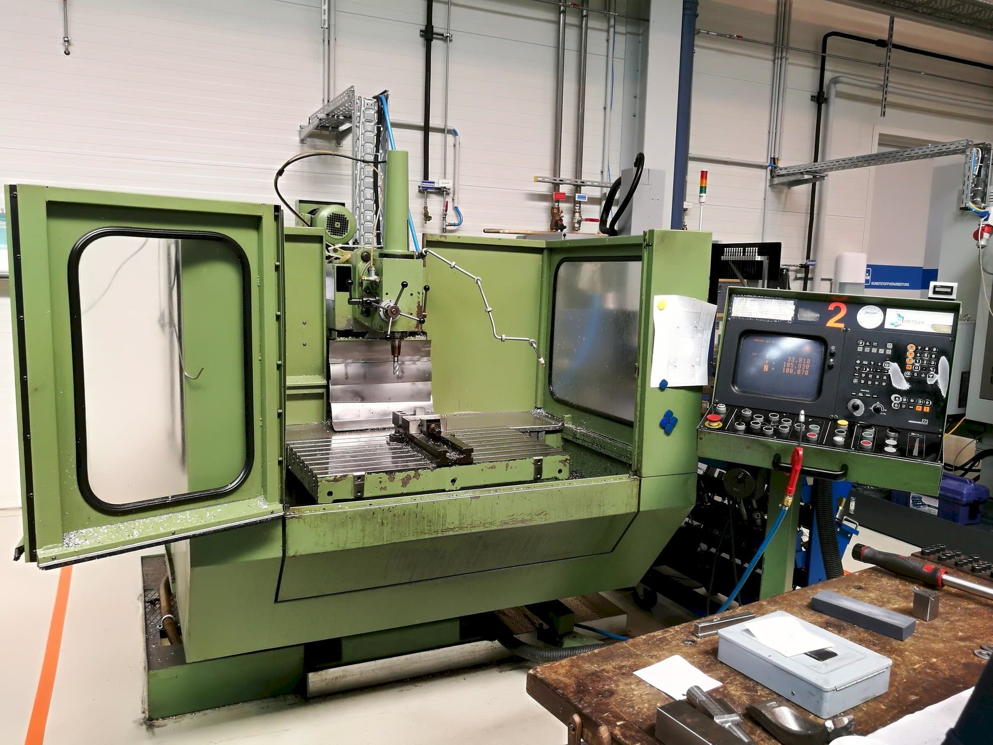 Koneen  MIKRON WF 31 etunäkymä