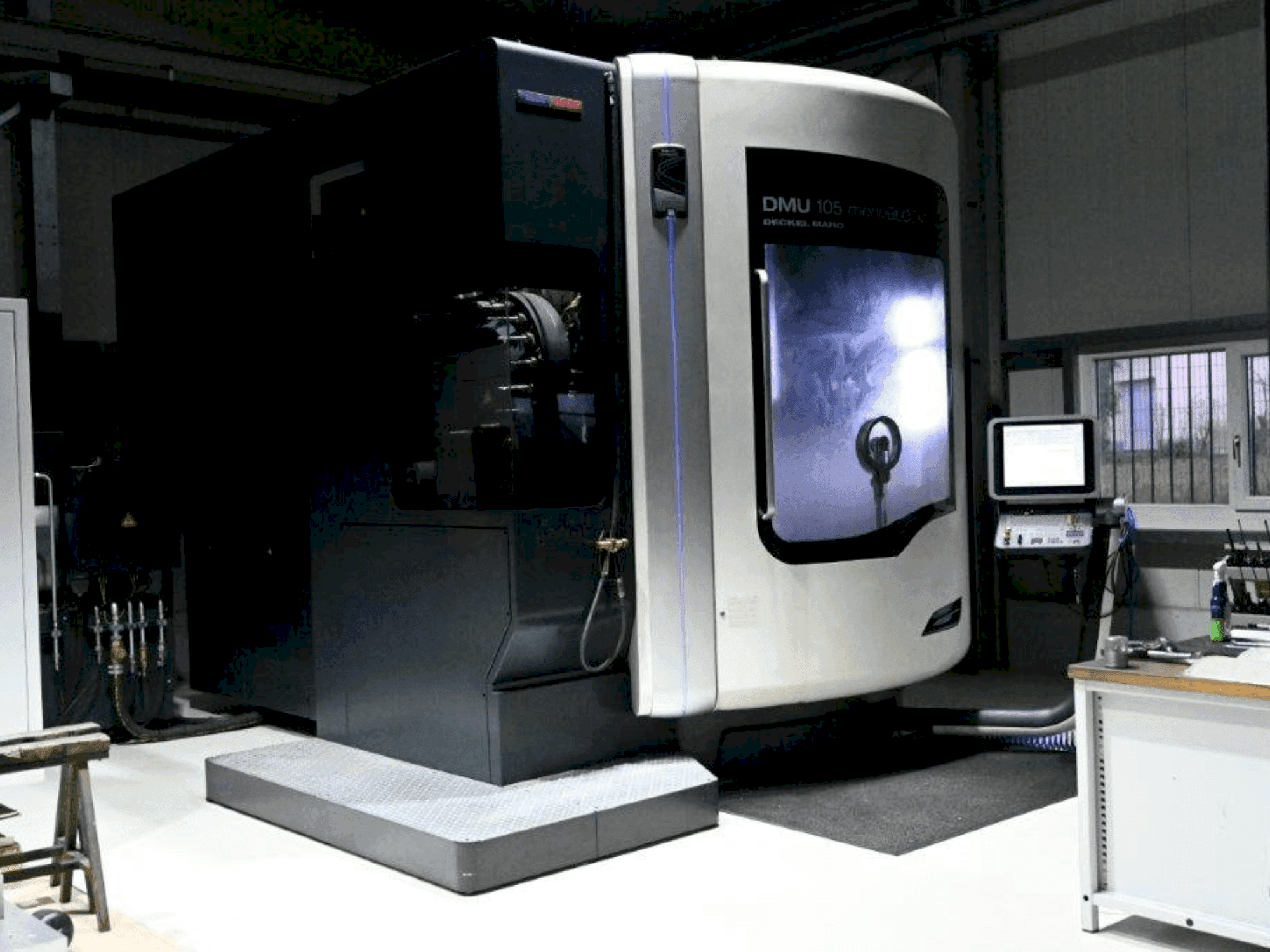 Koneen  DMG DMU 105 MonoBlock etunäkymä