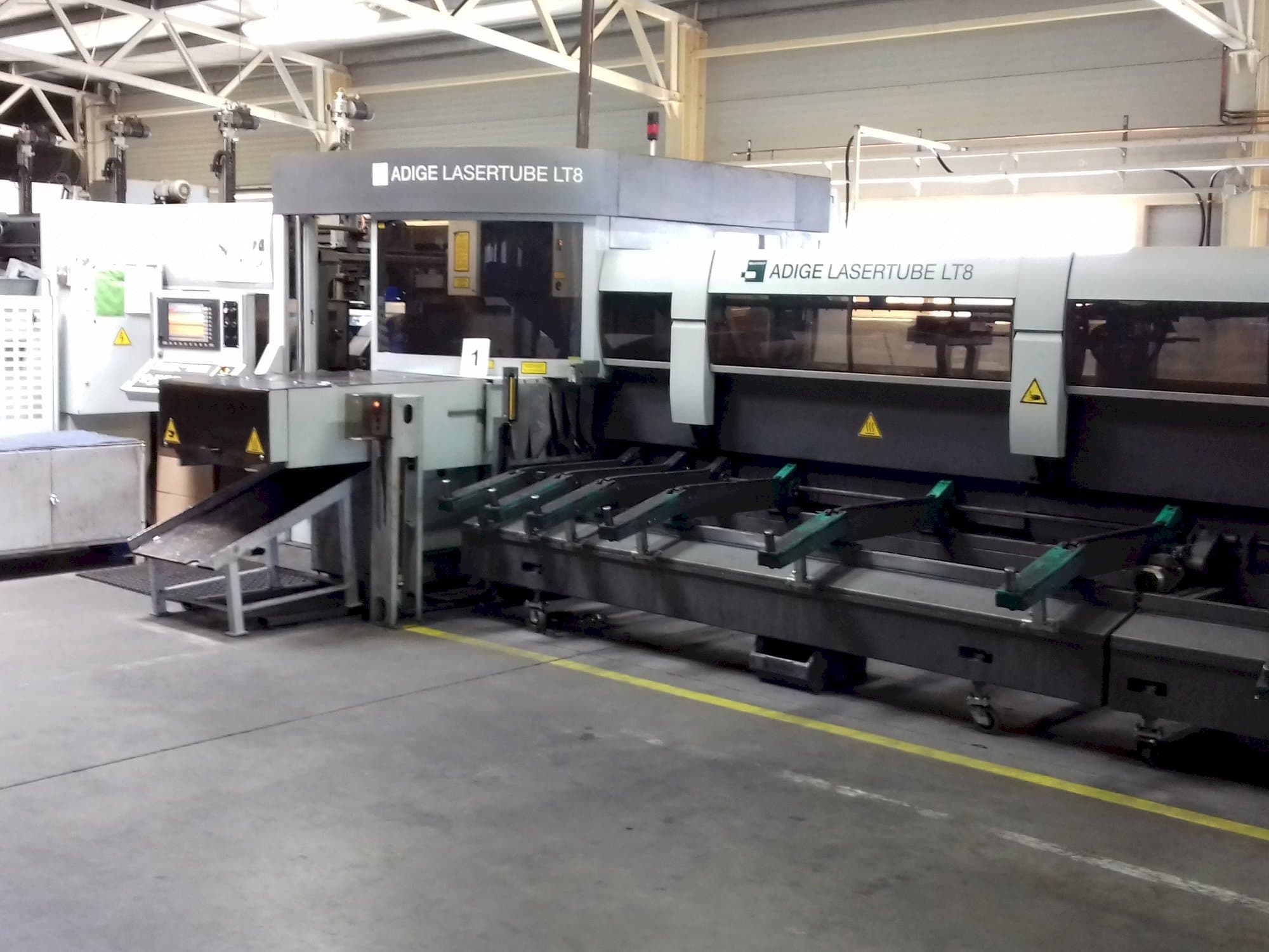 Koneen  ADIGE LT 8 etunäkymä