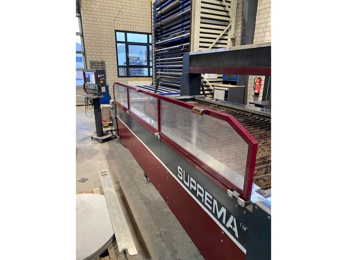 Koneen  Waterjet Italy Suprem etunäkymä