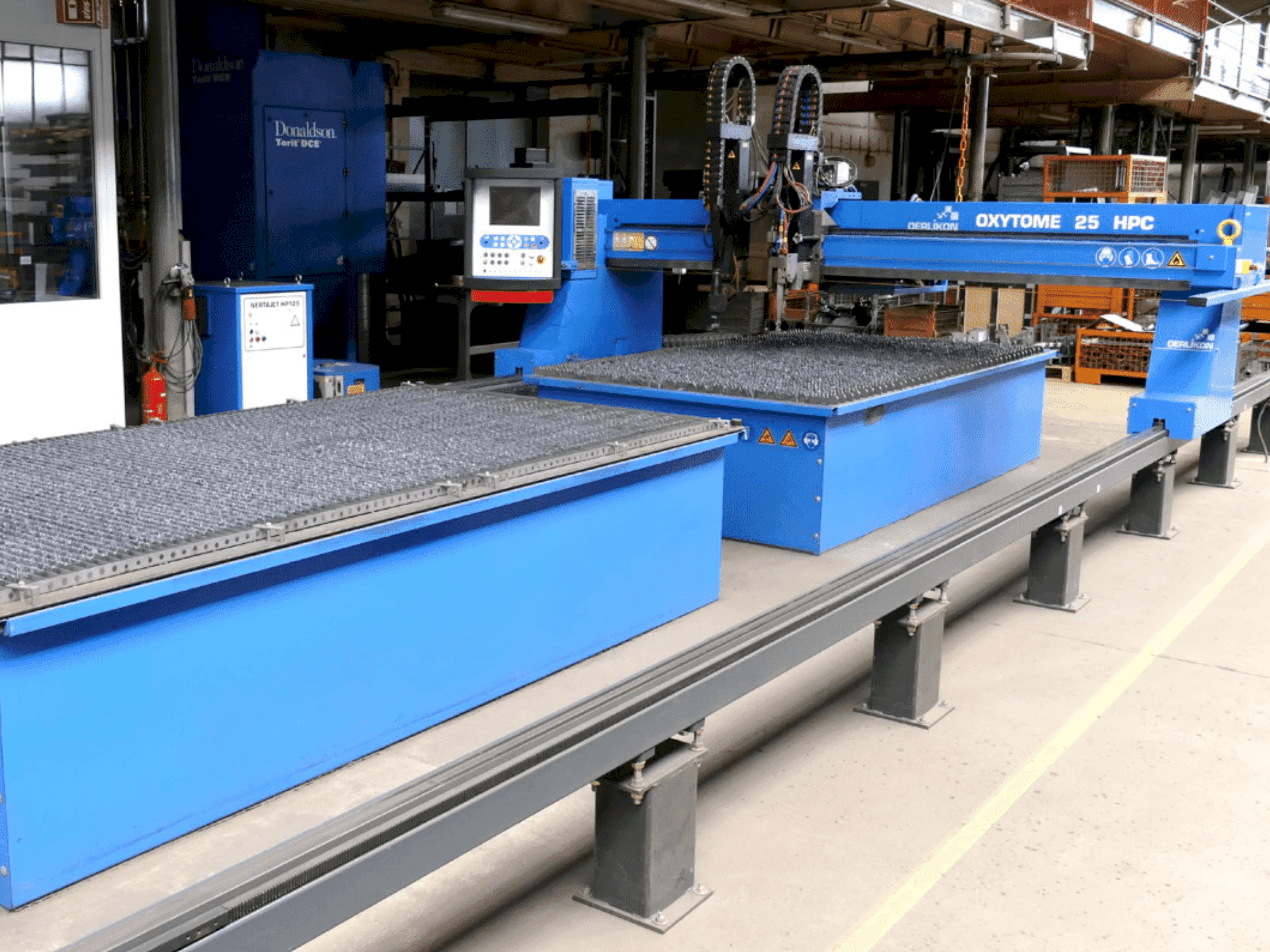 Koneen  Oerlikon Oxytome 25 HPC etunäkymä