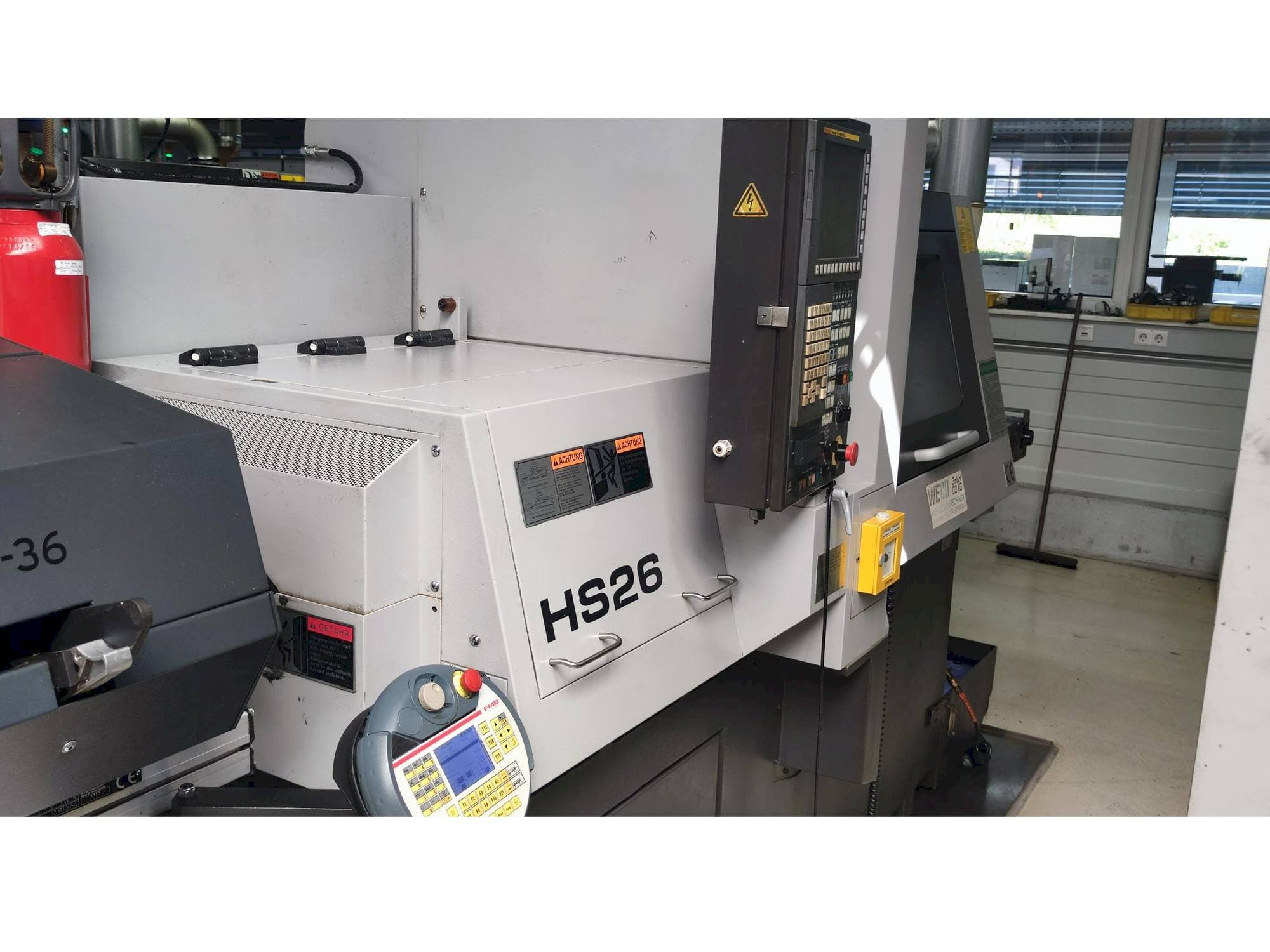 Koneen  TSUGAMI HS26 vasemman sivun näkymä