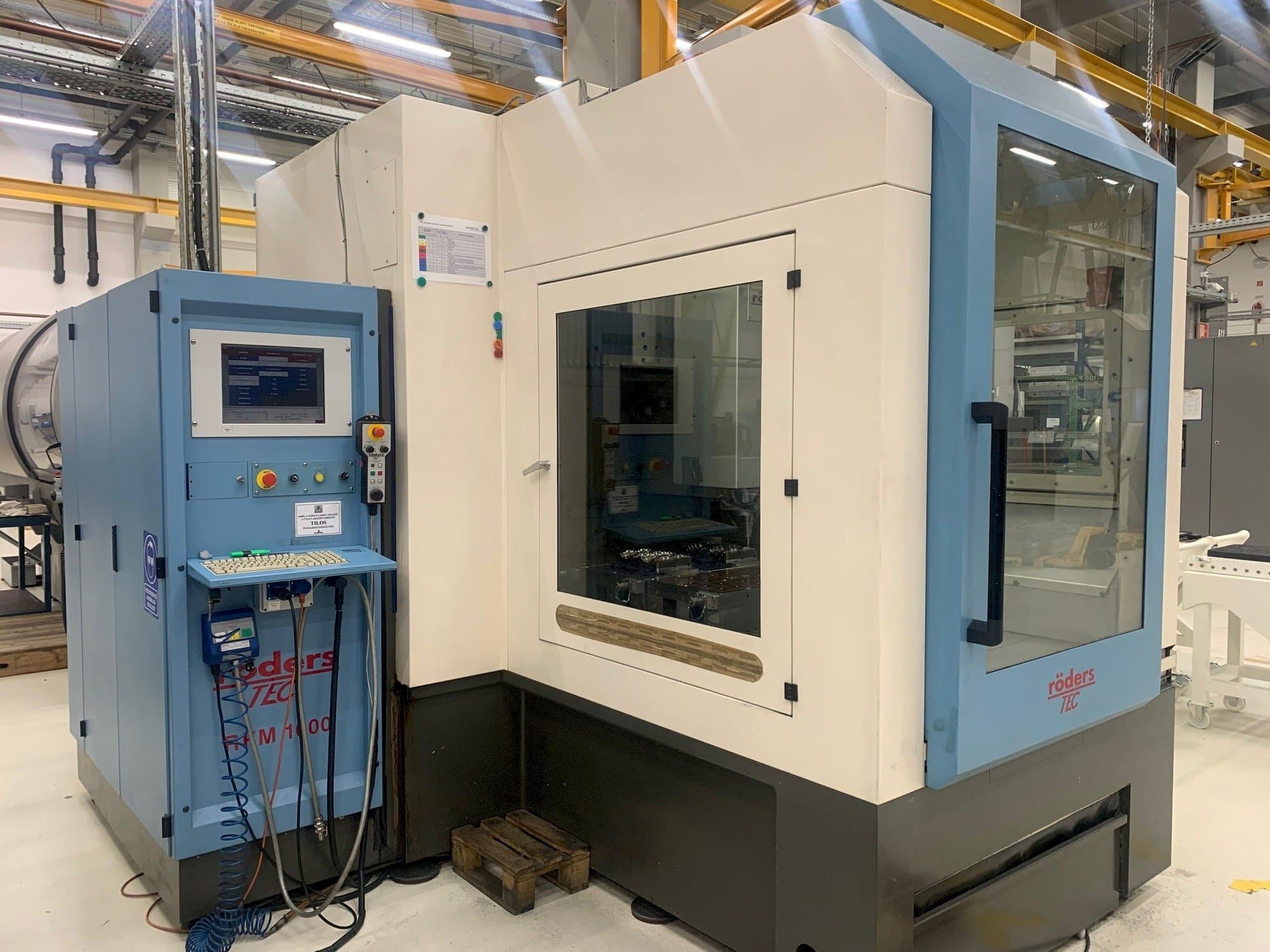 Koneen  Roders RFM 1000-2 etunäkymä