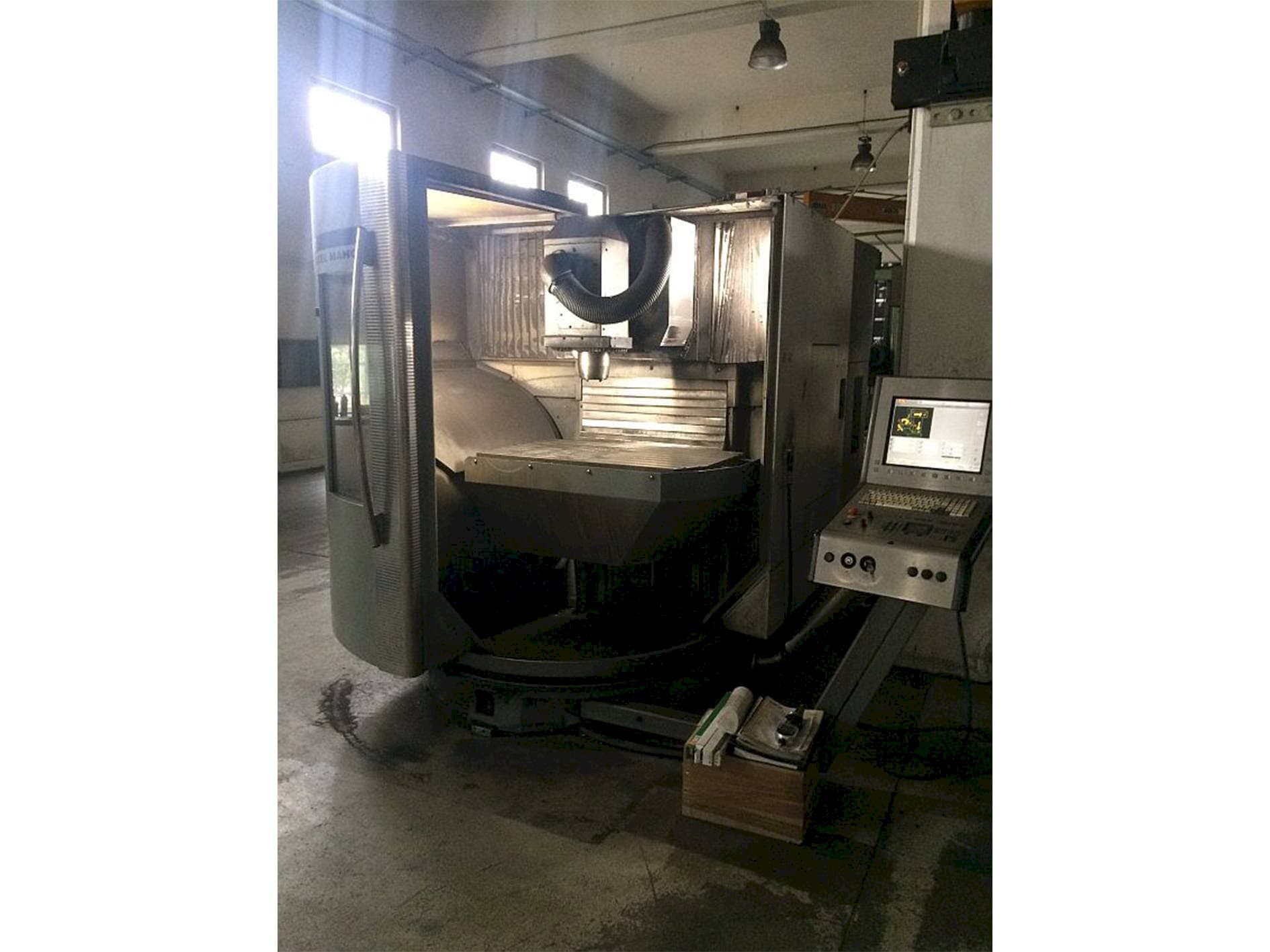 Koneen  DMG 60T etunäkymä