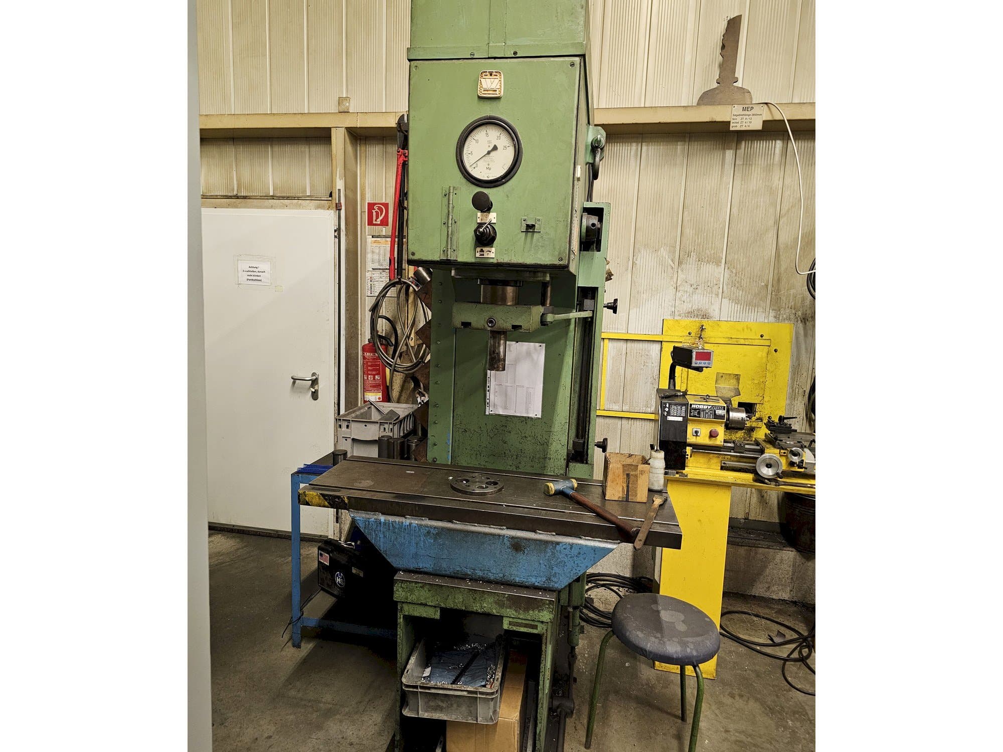 Koneen  VEB PYE/25/1 etunäkymä