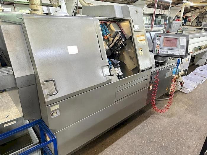 Koneen  Citizen M32 III etunäkymä