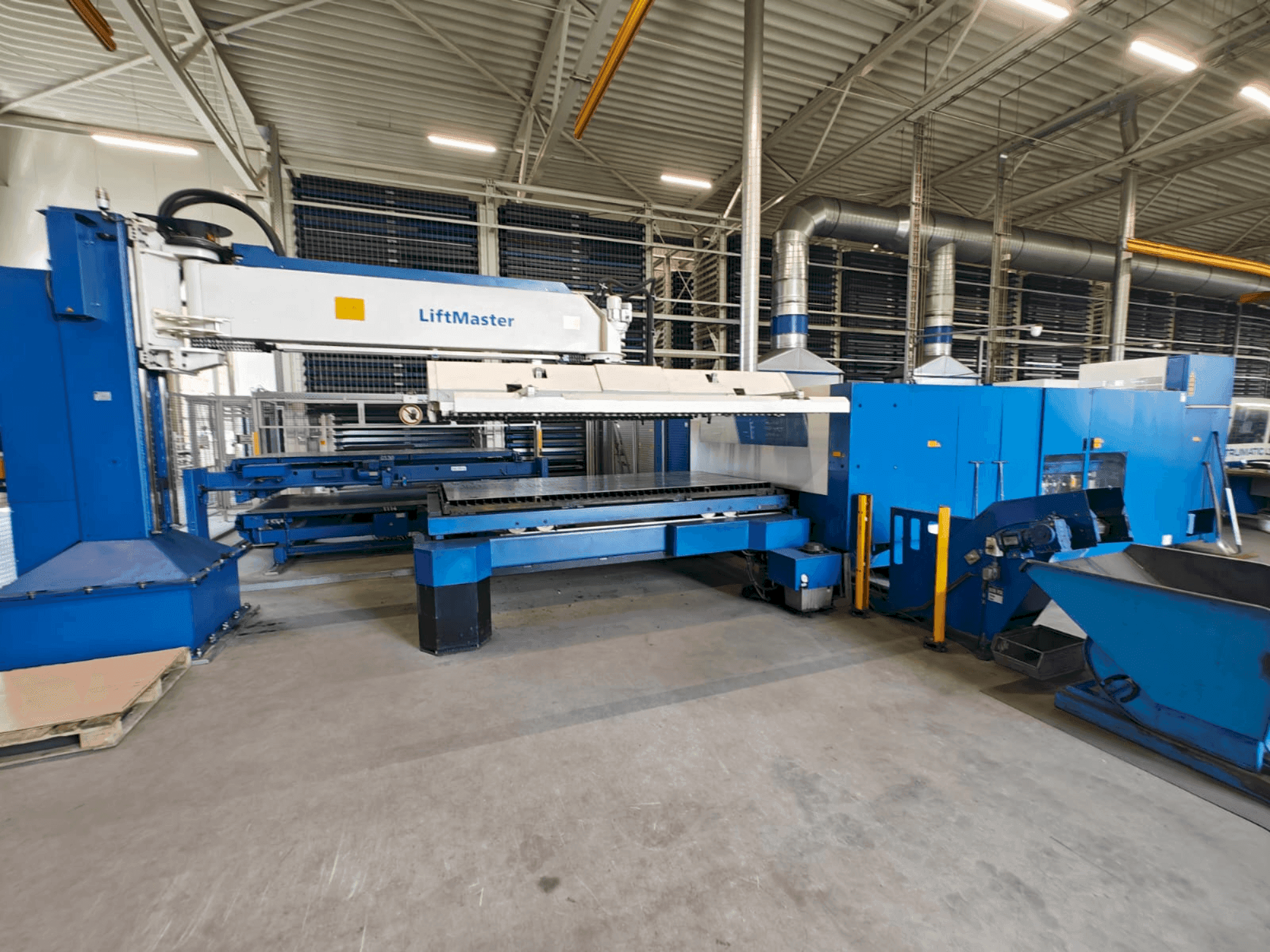 Koneen  TRUMPF TruLaser 5030 classic 6,0kW + LiftMaster etunäkymä