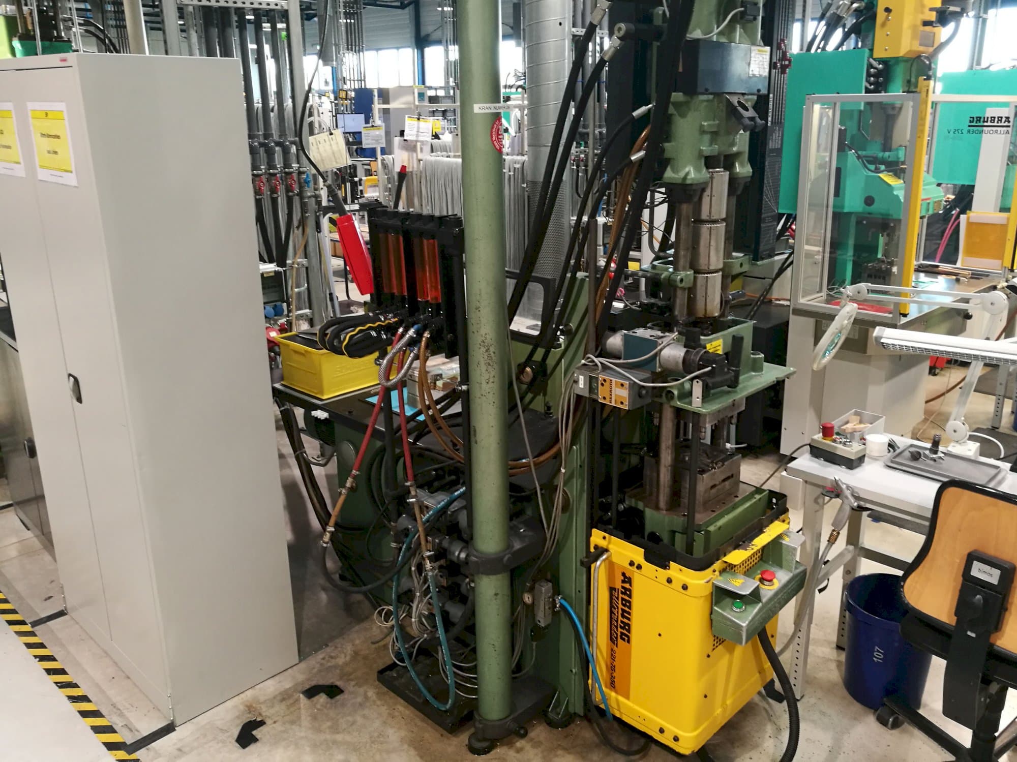 Koneen  Arburg yksityiskohdat Allrounder 221-75-350